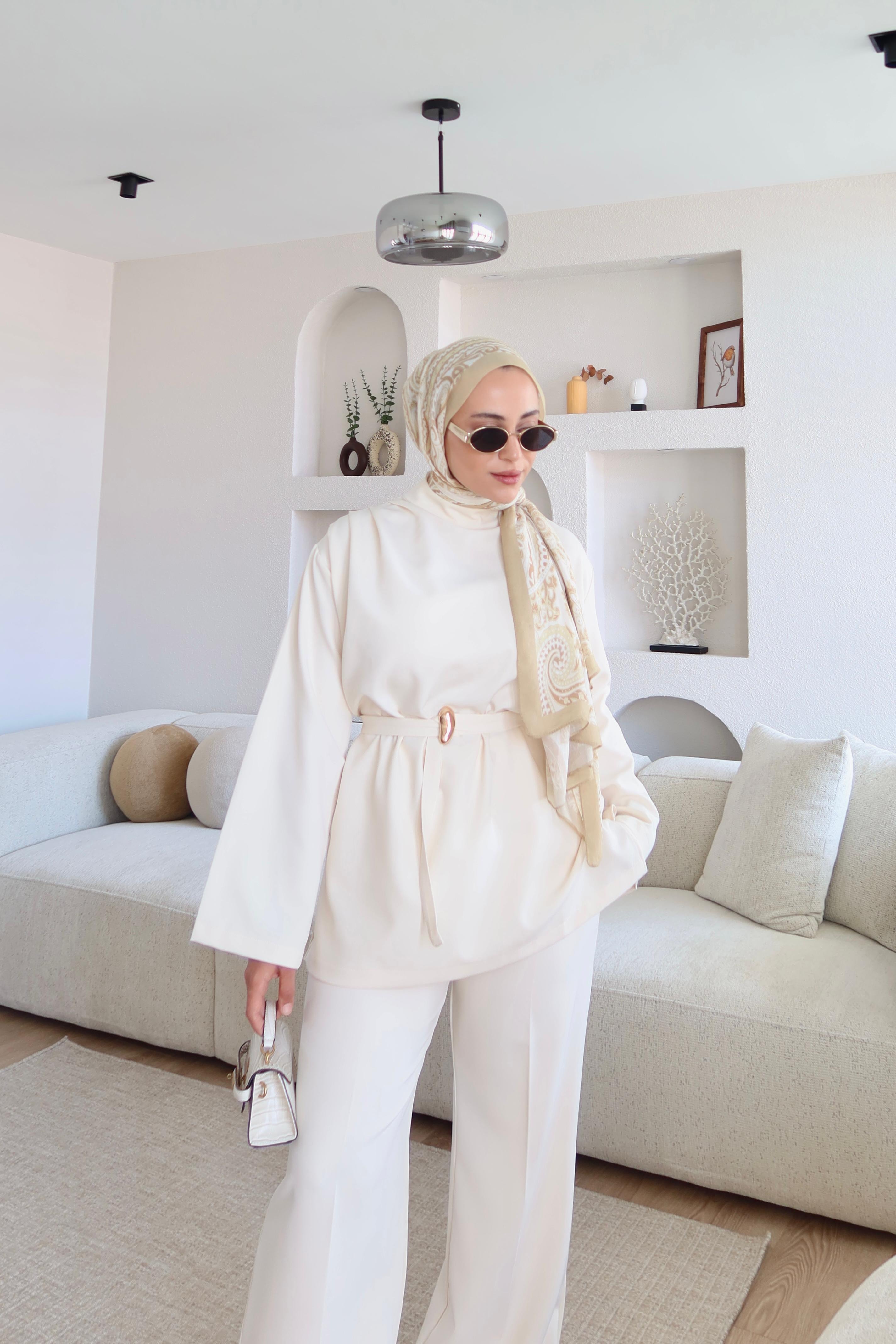 Gold Broş Detaylı Pantolon Takım Beyaz