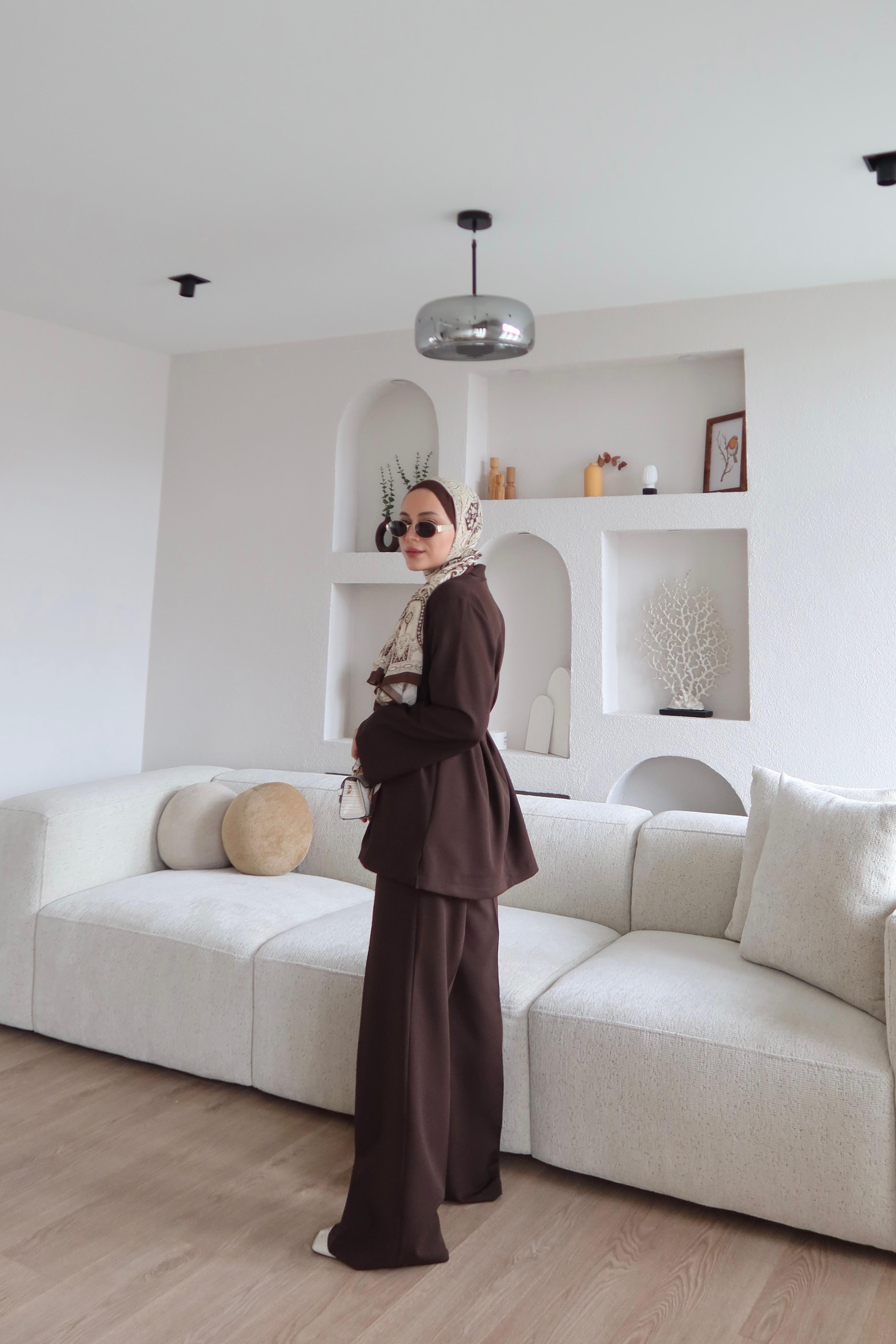 Gold Broş Detaylı Pantolon Takım Kahverengi 