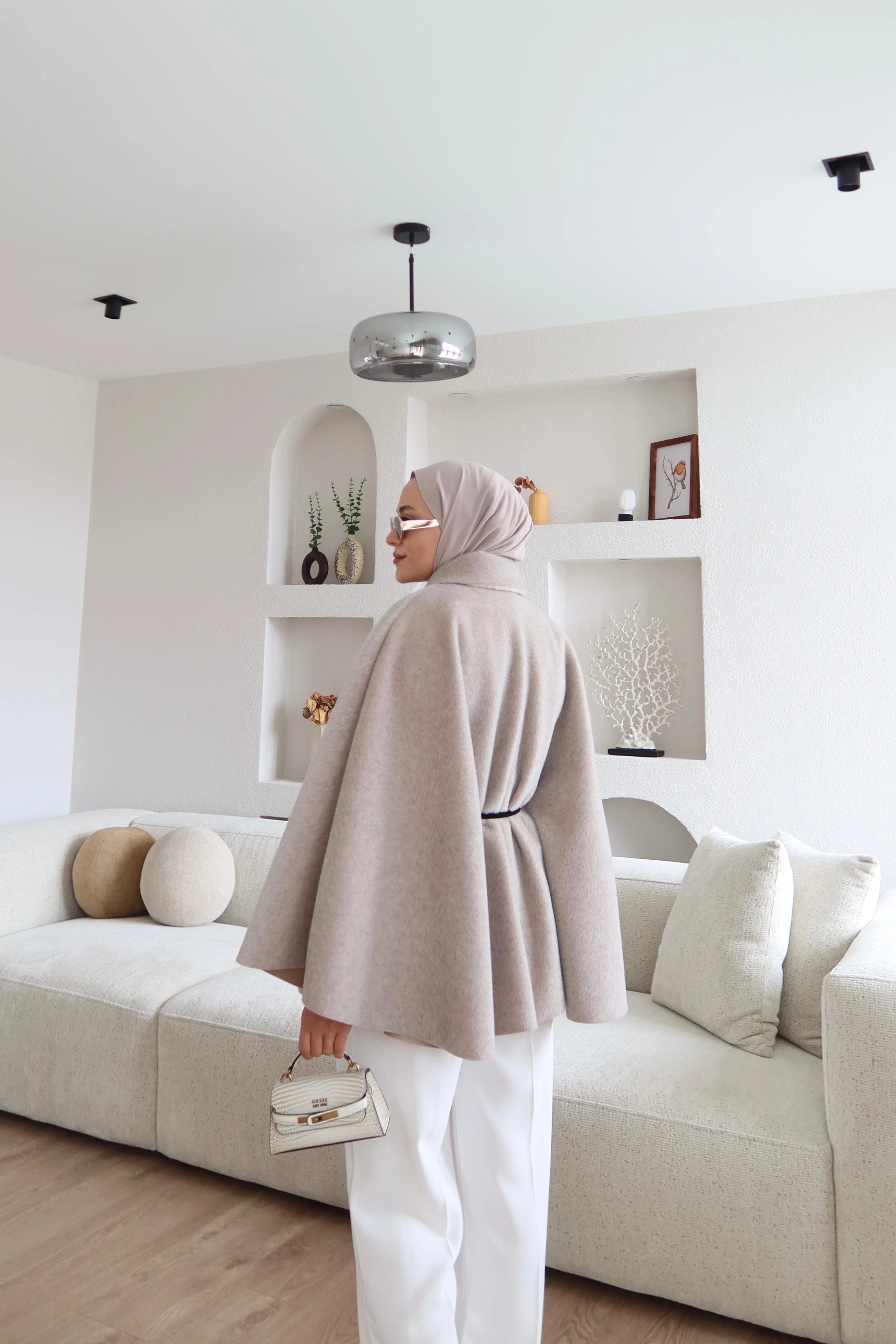 Süet Kemer Detaylı Pelerin Kaban Vizon