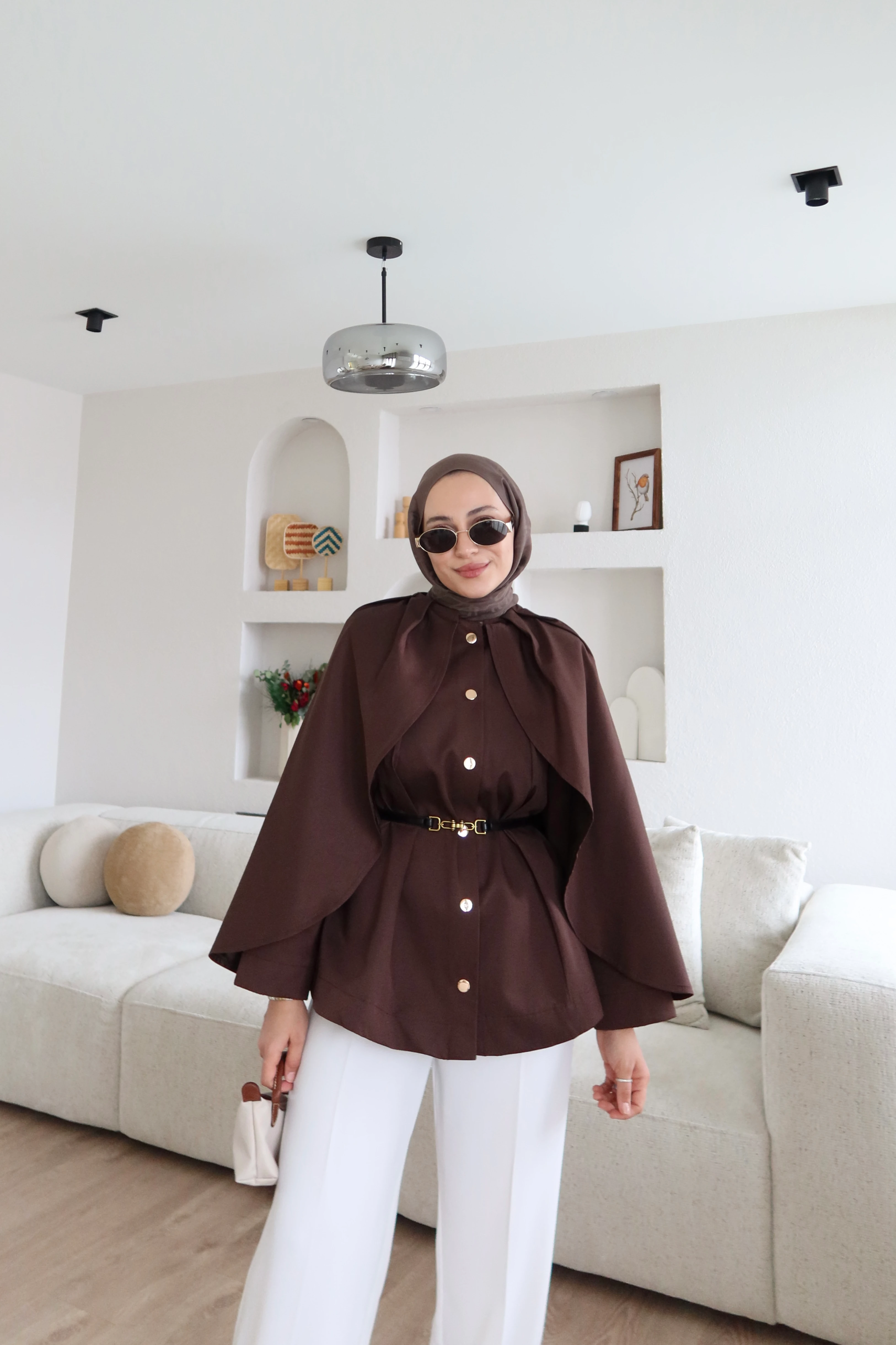 Gabardin Kumaş Pelerinli Kısa Trençkot Kahverengi main variant image