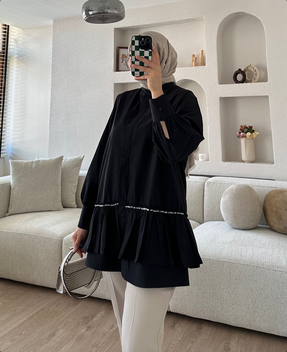 Boncuklu Etek Ucu Fırfırlı Gömlek Siyah