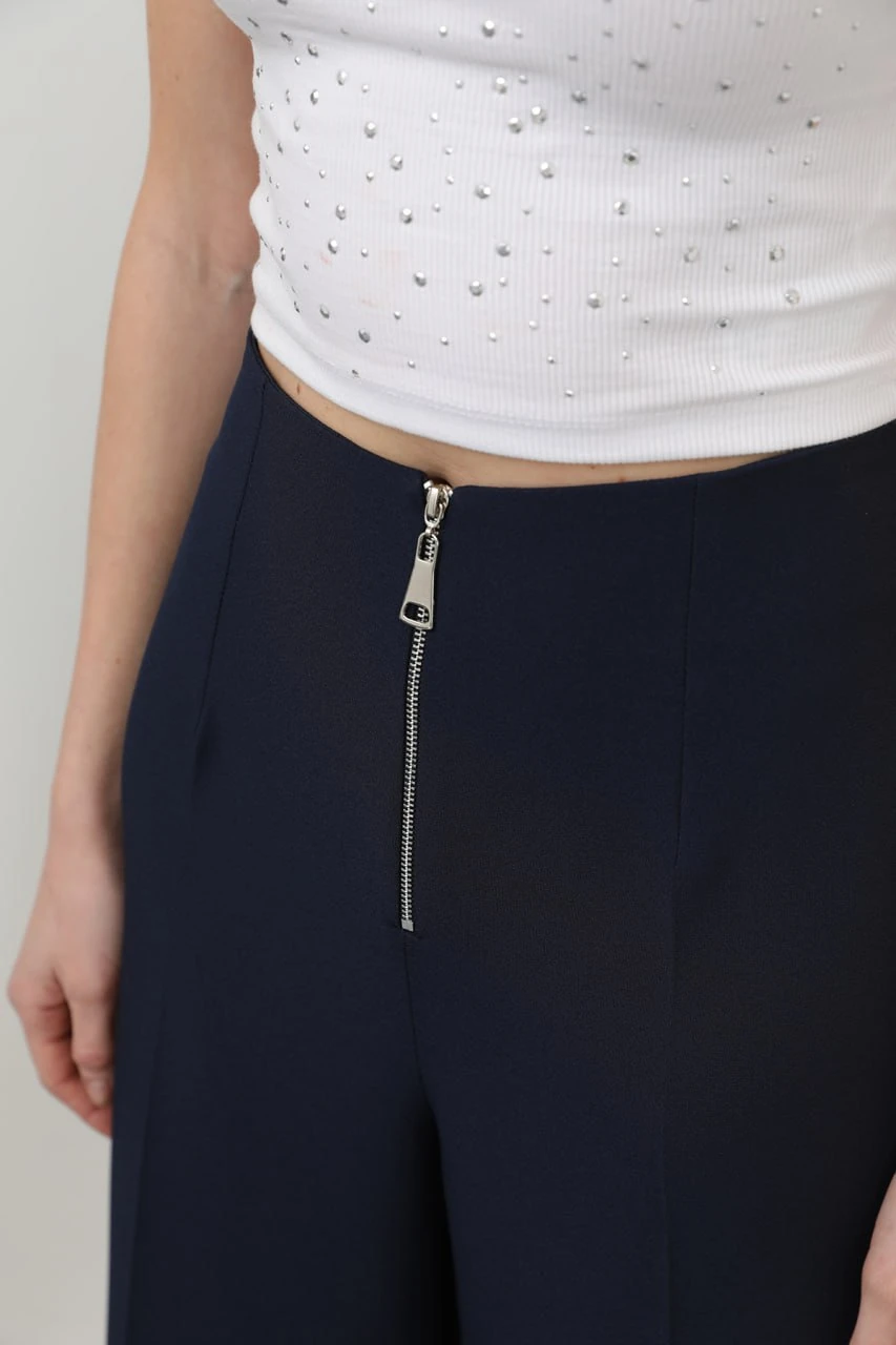 Fermuar Detaylı Pensli Pantolon