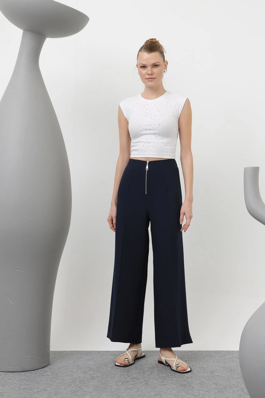 Fermuar Detaylı Pensli Pantolon