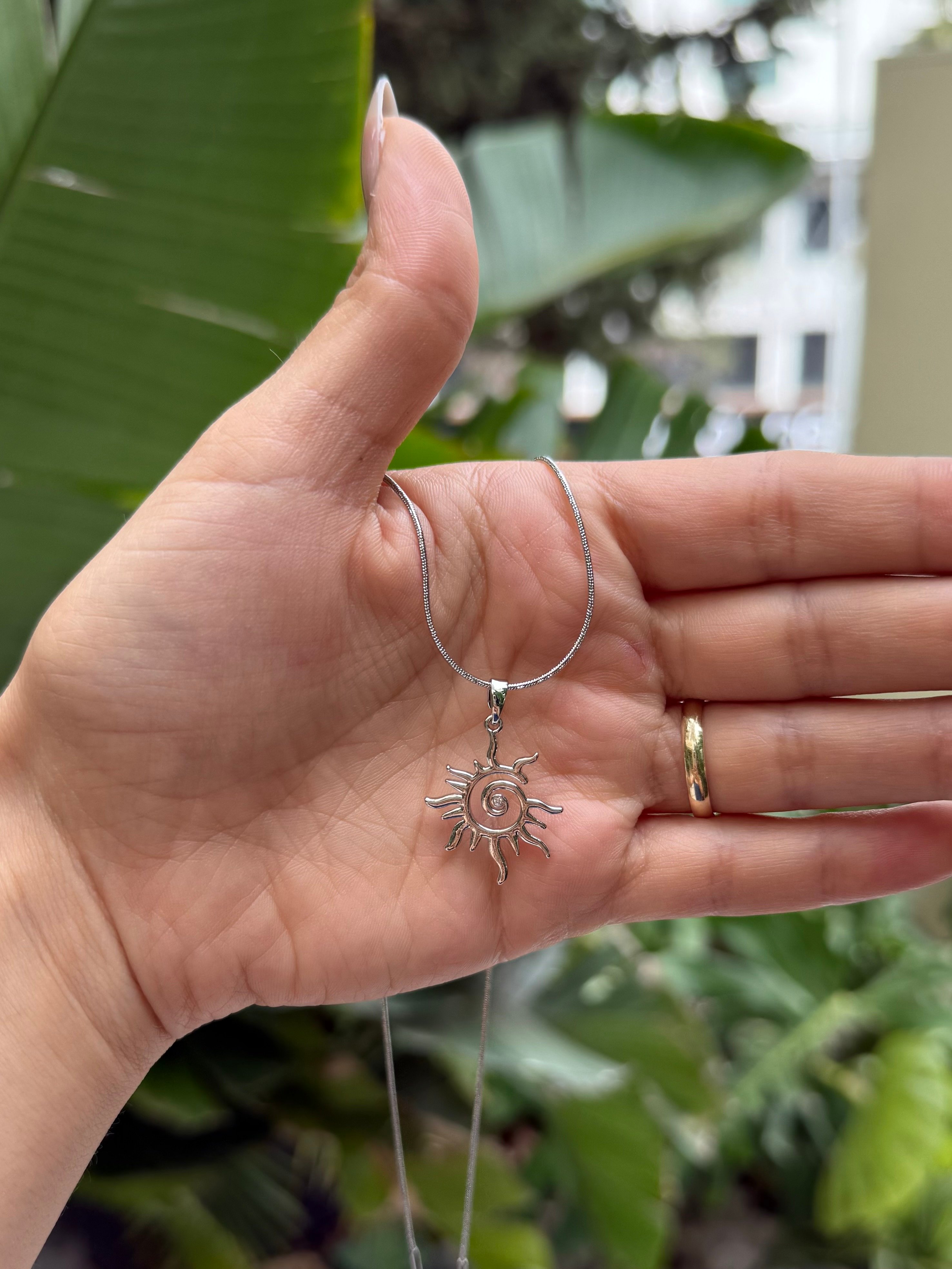 Çelik Silver Taşlı Spiral Güneş Kolye