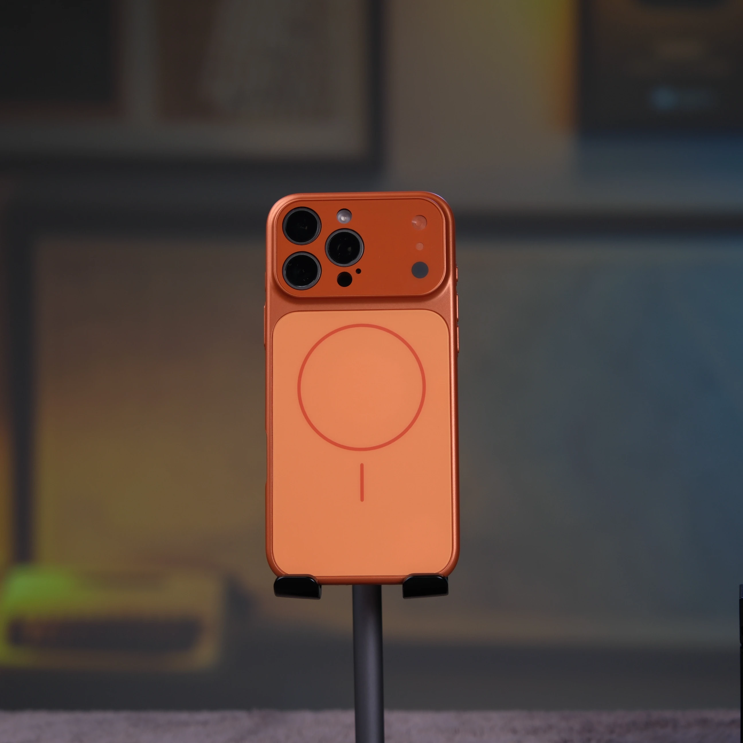 iPhone 15 Pro'yu iPhone 17 Pro'ya dönüştüren Formen Kapak