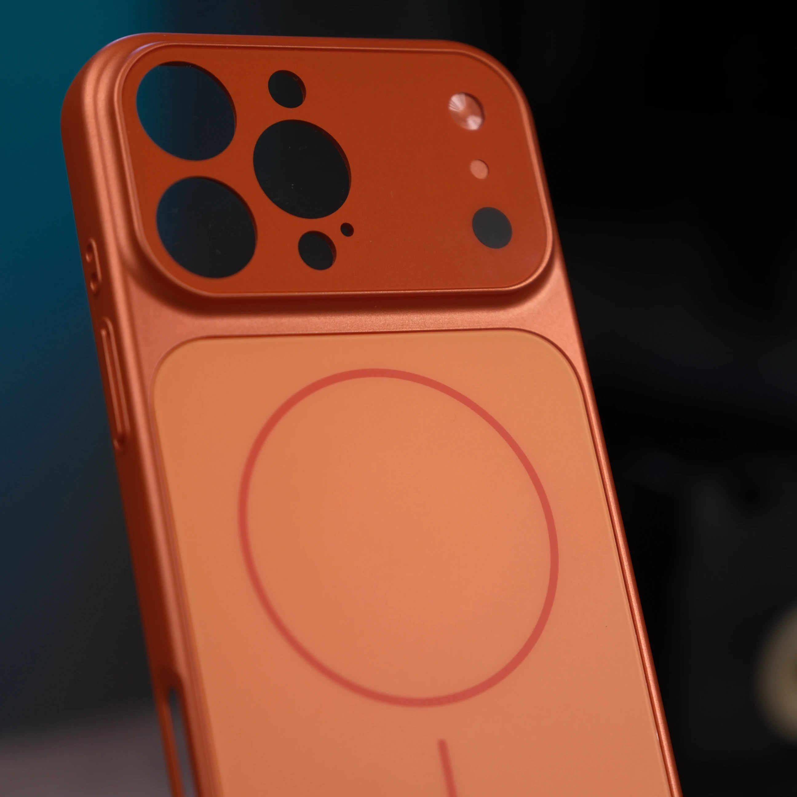 iPhone 17 Pro Max'in Rengini Değiştiren Formen Kapak