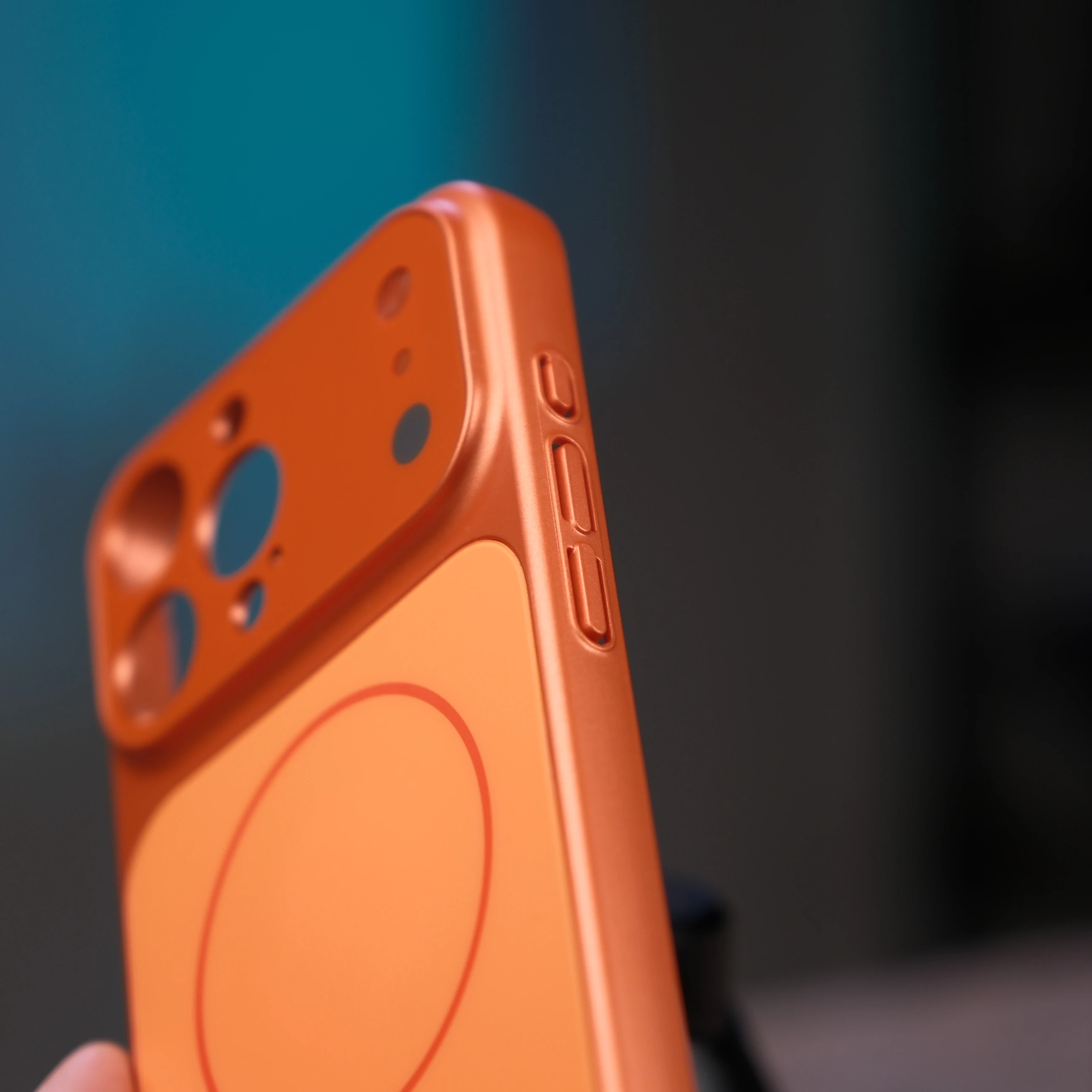 iPhone 15 Pro Max'i iPhone 17 Pro Max'e dönüştüren Formen Kapak