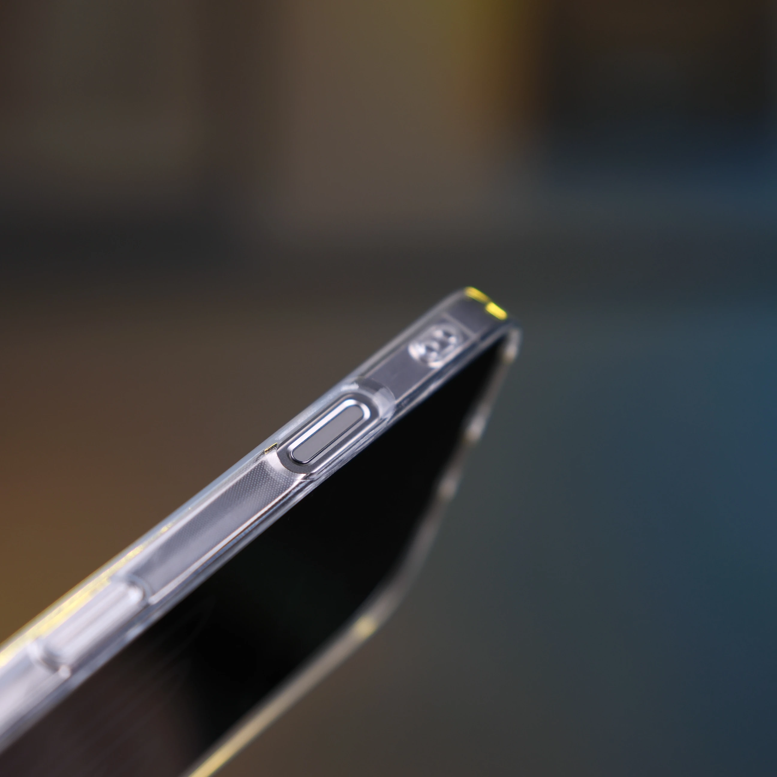 iPhone 13 Pro için Şeffaf Kılıf