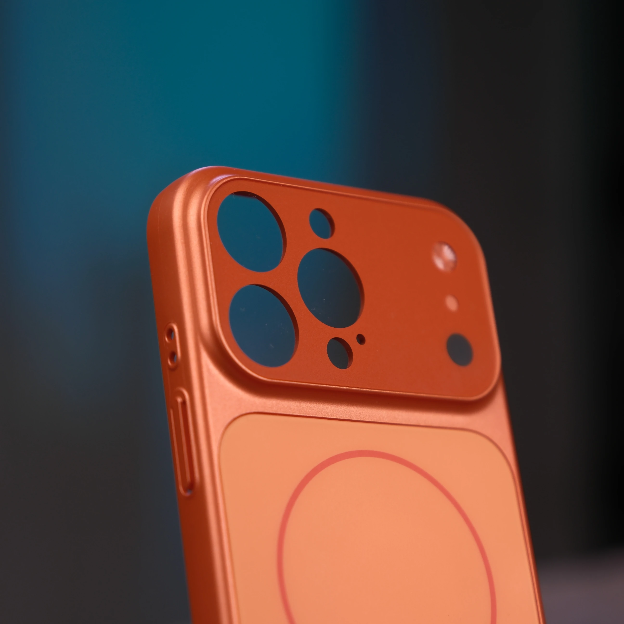 iPhone 15 Pro Max'i iPhone 17 Pro Max'e dönüştüren Formen Kapak