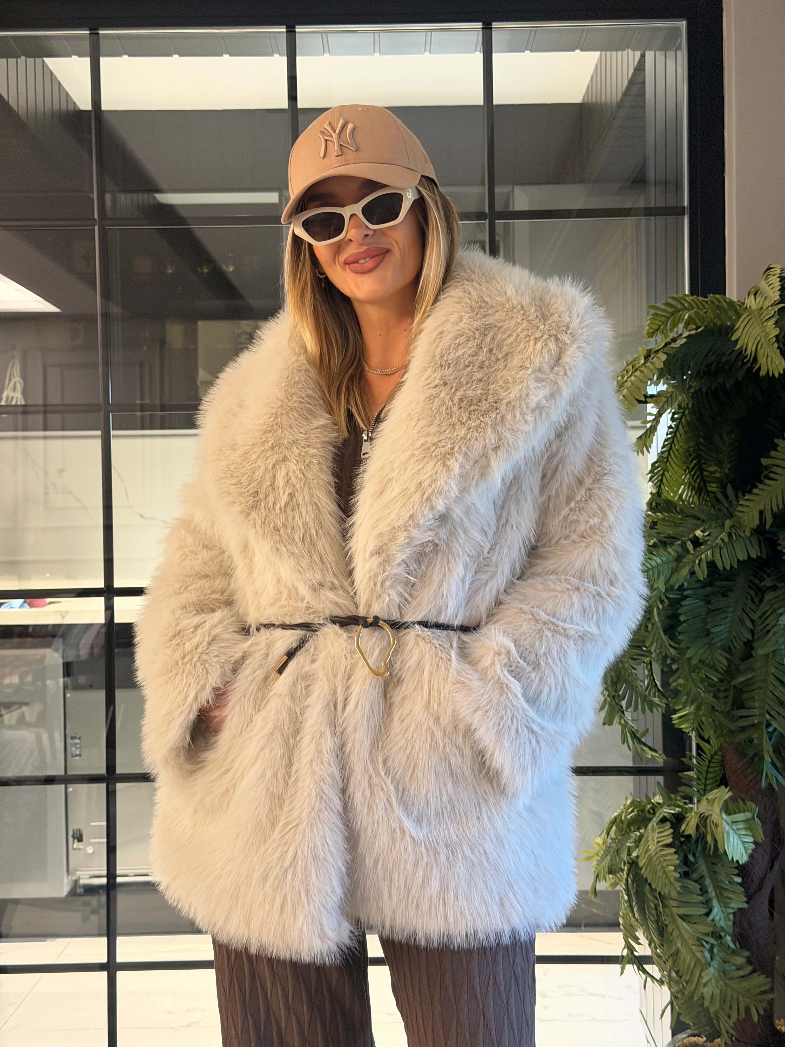 Kemerli Detaylı Kürk Ekru 