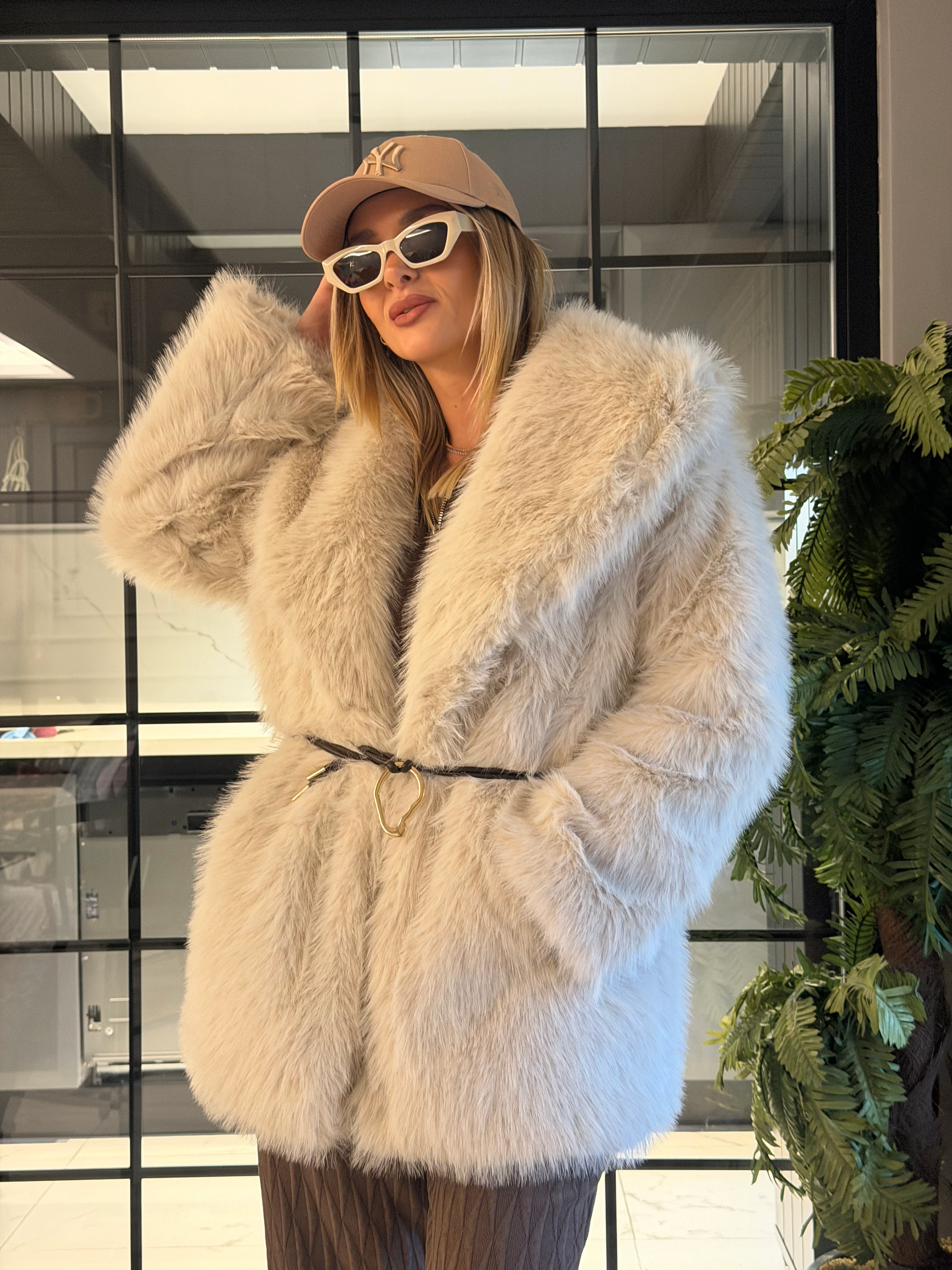 Kemerli Detaylı Kürk Ekru 