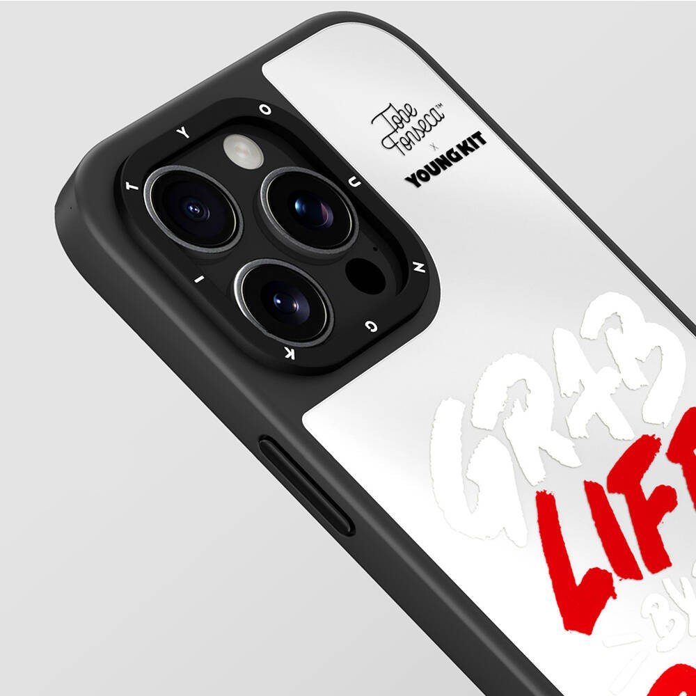 iPhone 15 Pro Max Kılıf Tobias Fonseca Tasarımlı Youngkit Mirror Kılıf