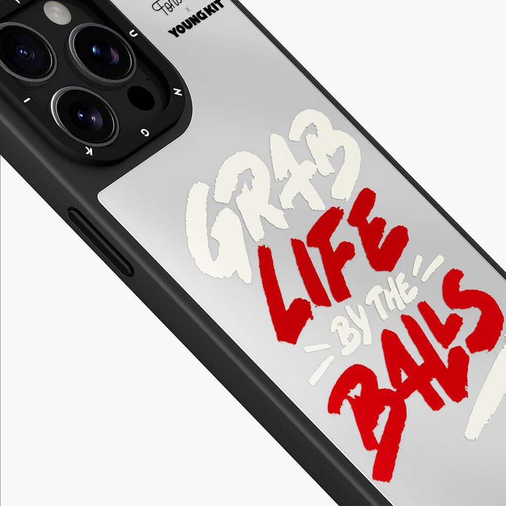 iPhone 15 Pro Max Kılıf Tobias Fonseca Tasarımlı Youngkit Mirror Kılıf