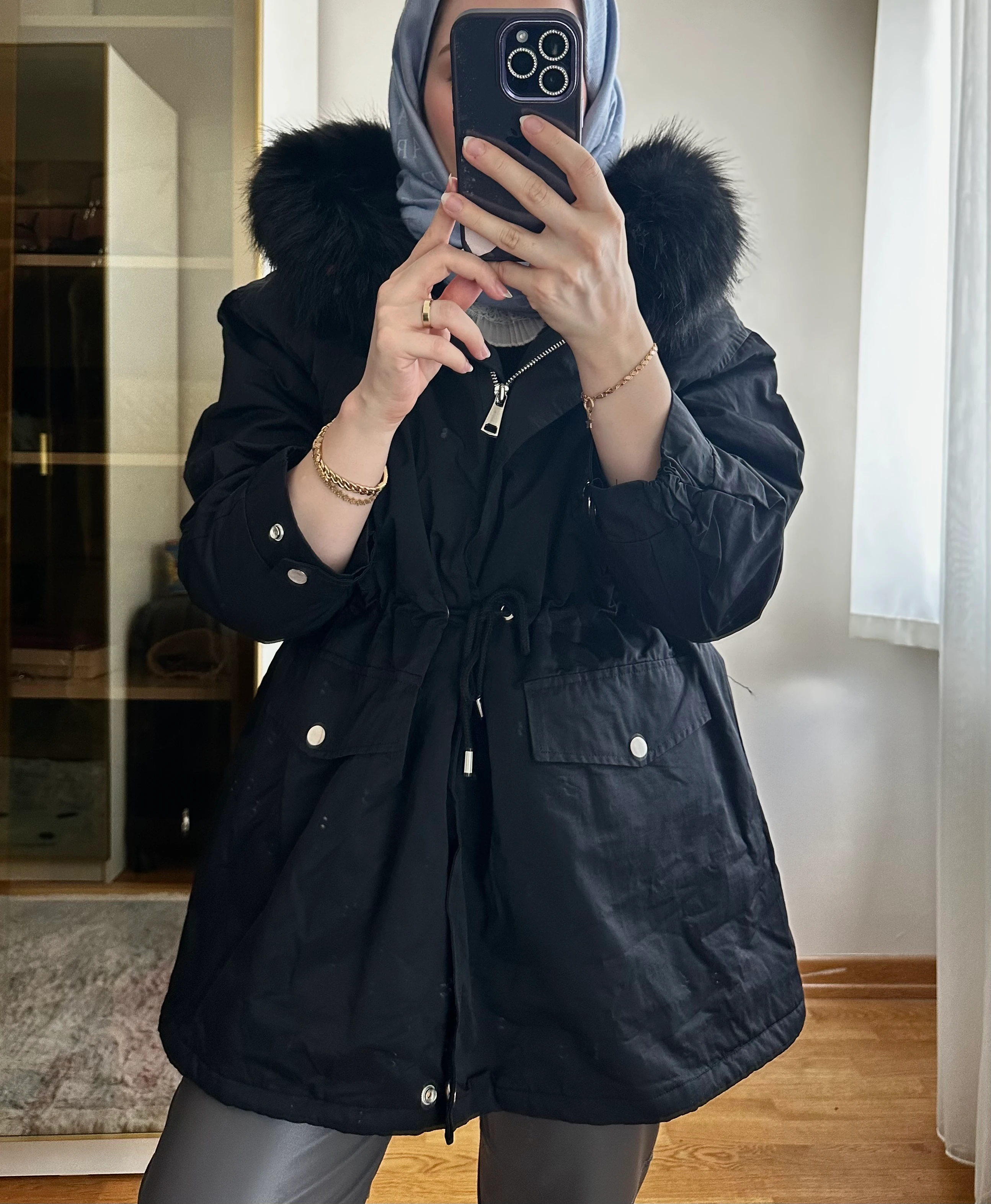 Kapşon Detaylı Siyah Parka