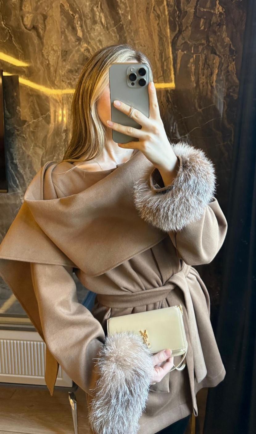 Atkı Detaylı Camel Kaşe Kap