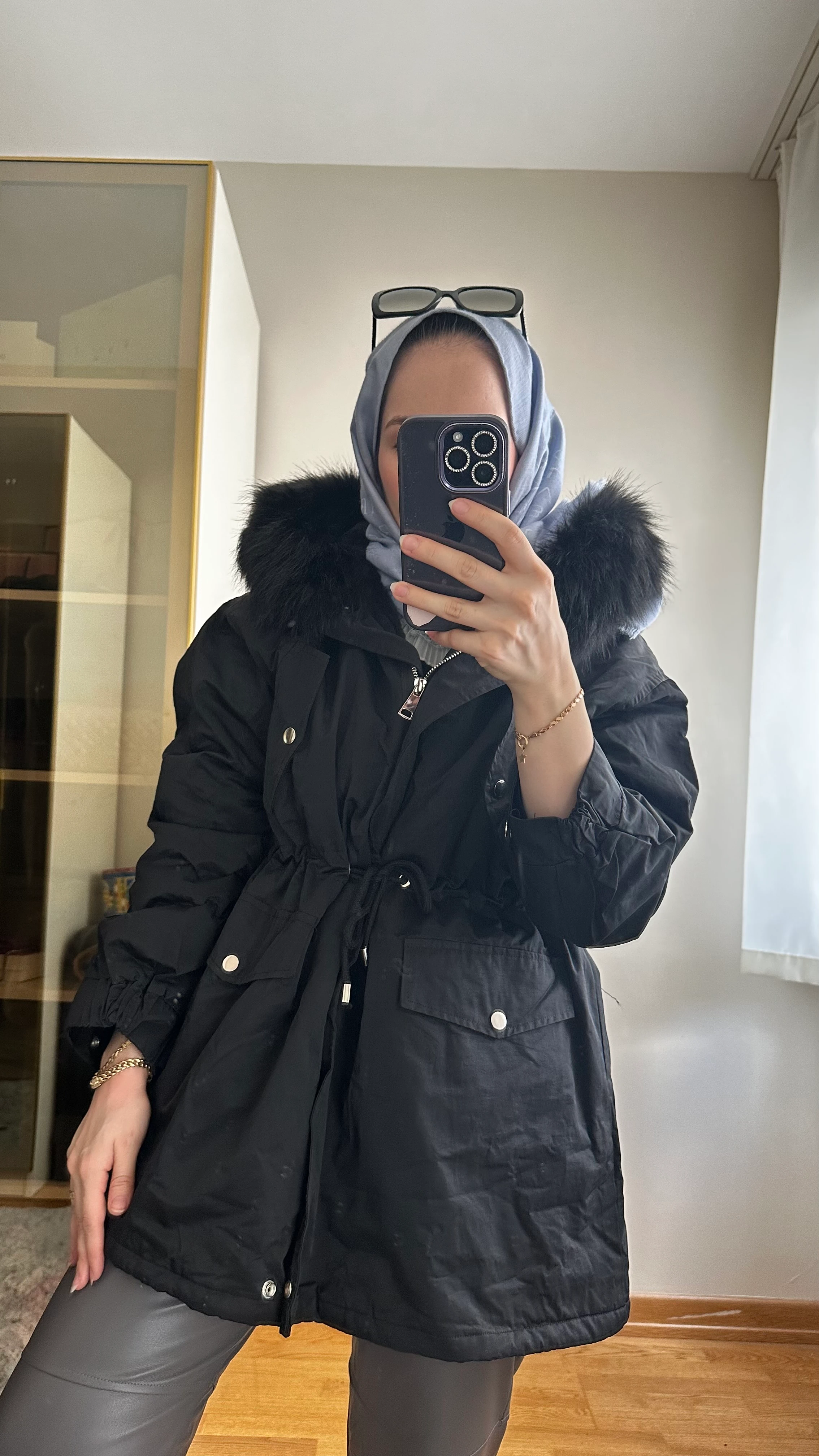 Kapşon Detaylı Siyah Parka