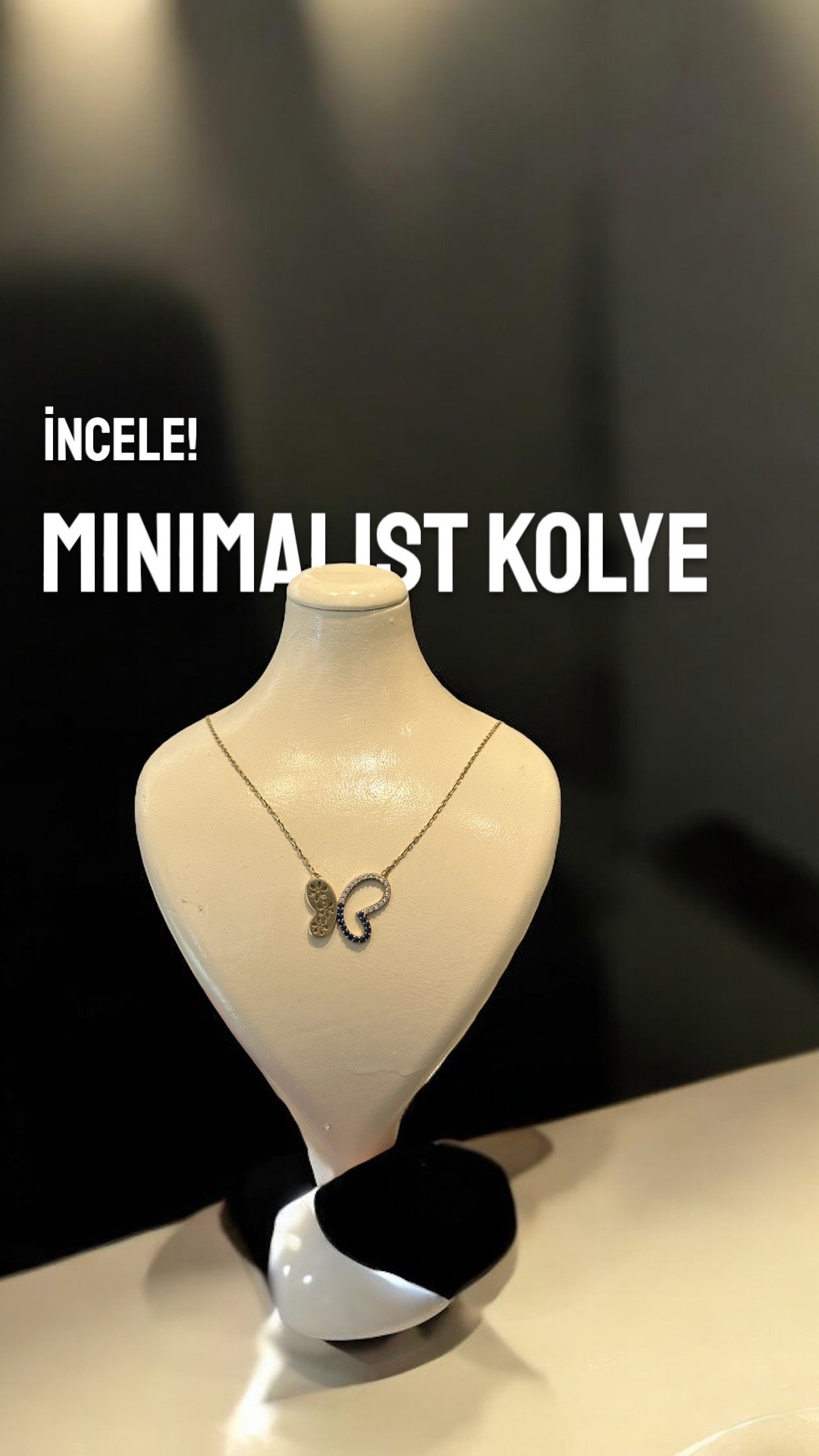 Kelebek Tasarım Taşlı Altın Kolye