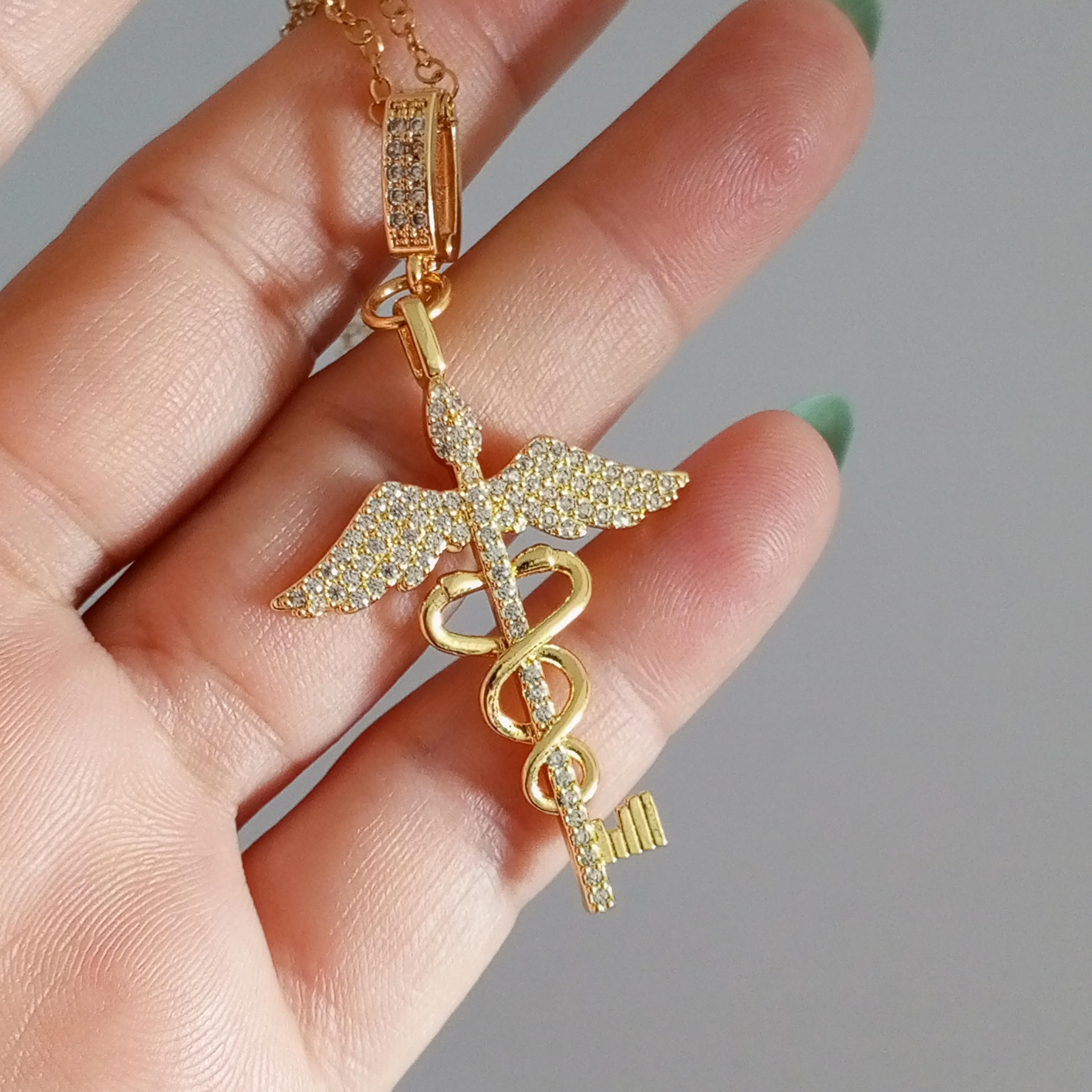 Sağlık ve Şifa Sembolü Kolye Gold Pirinç Zirkon Taşlı Kanatlı Anahtar Tasarım 