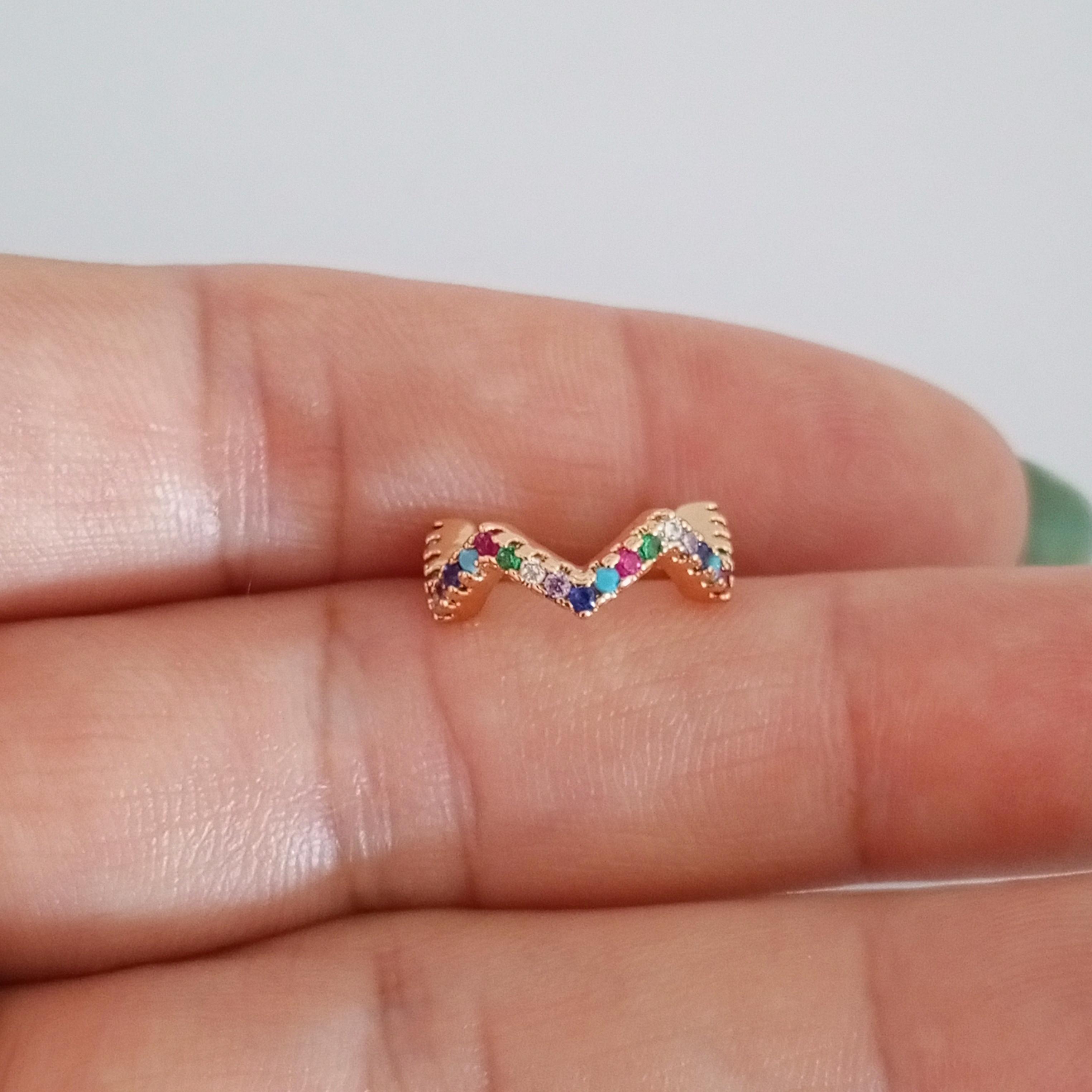 Pirinç Renkli Zirkon Taşlı Kıkırdak Küpe 