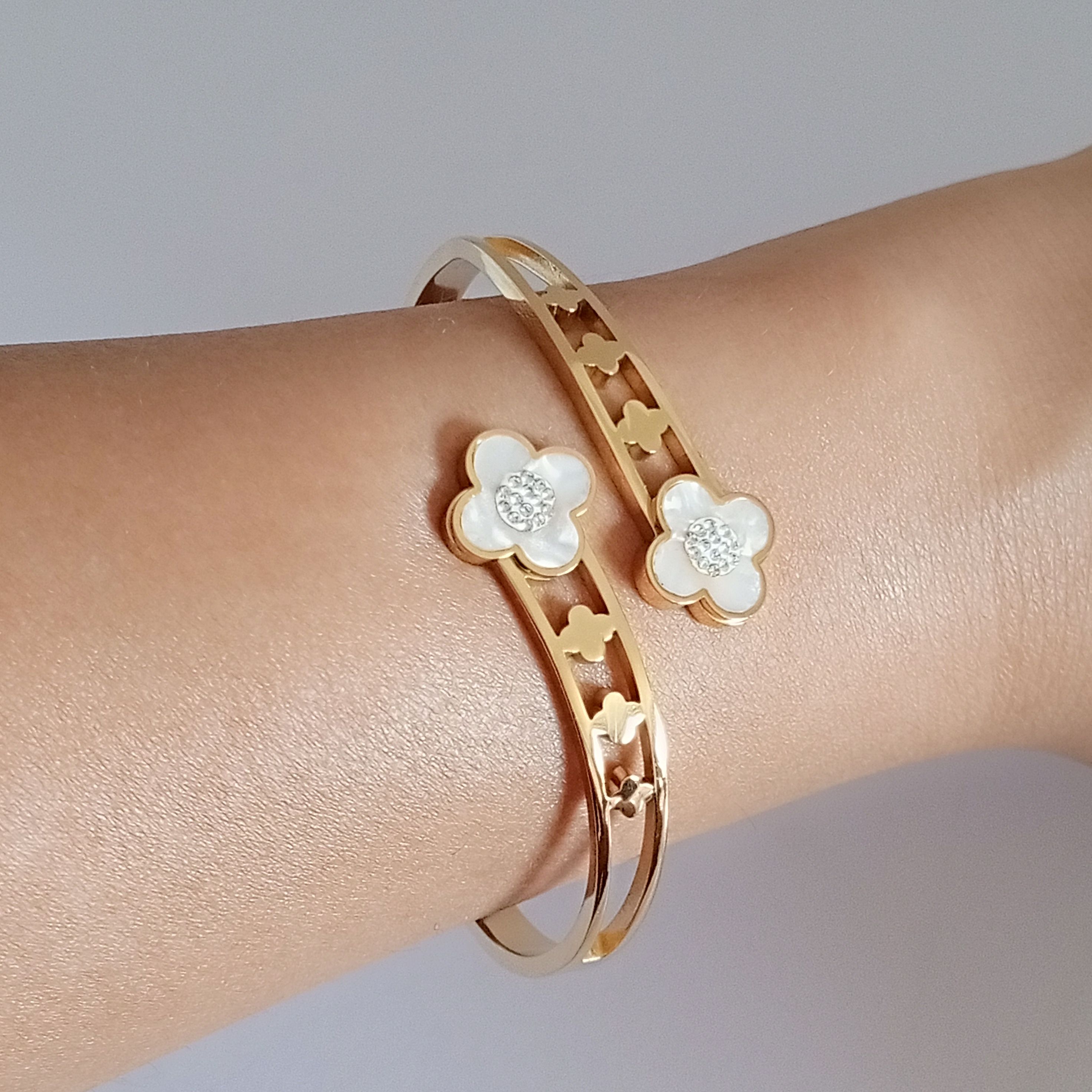 Çelik Gold Zirkon Taşlalı Yonca Kelepçe Bileklik 