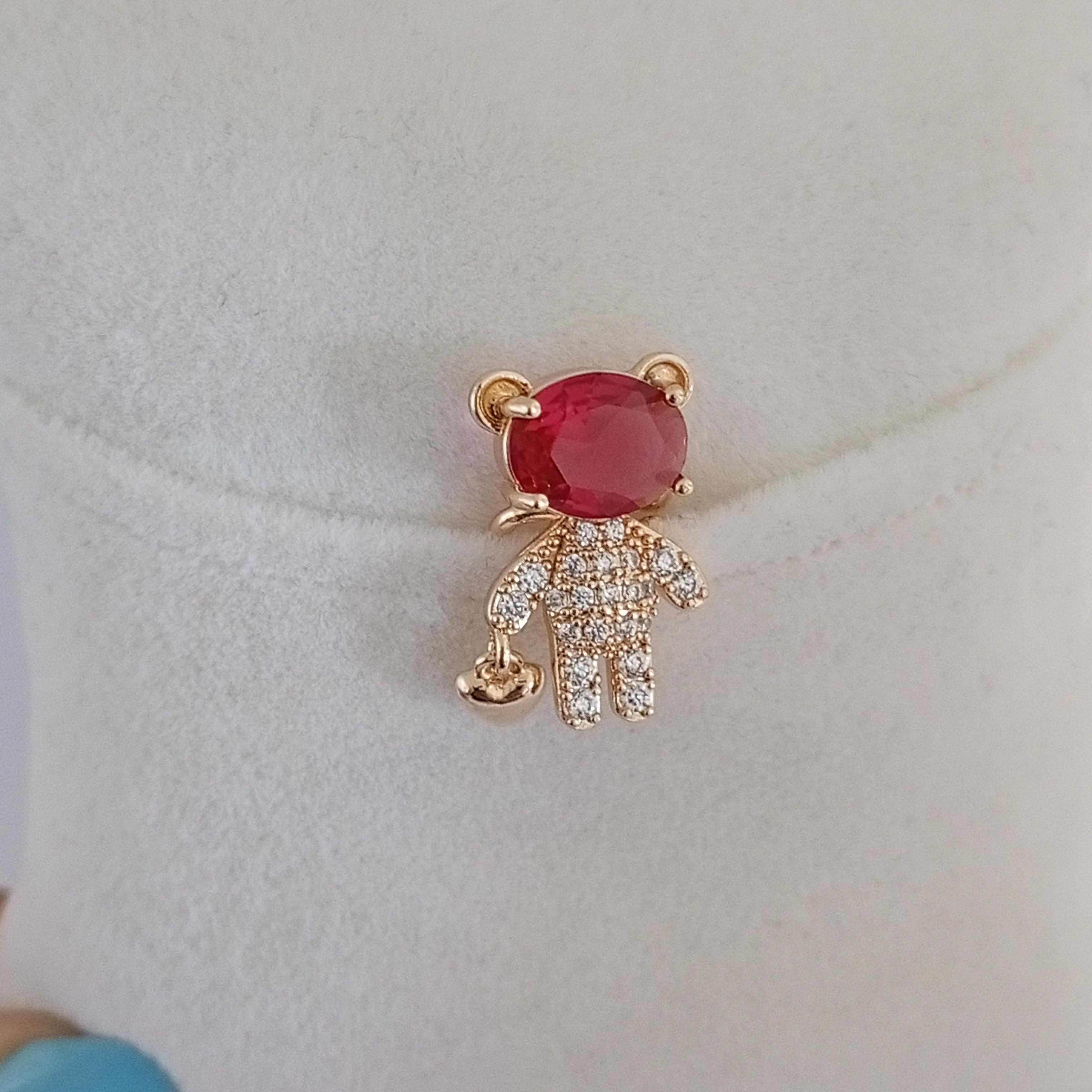 Pirinç Fuşya Zirkon Taşlı Ayıcıklı Kıkırdak Küpe 