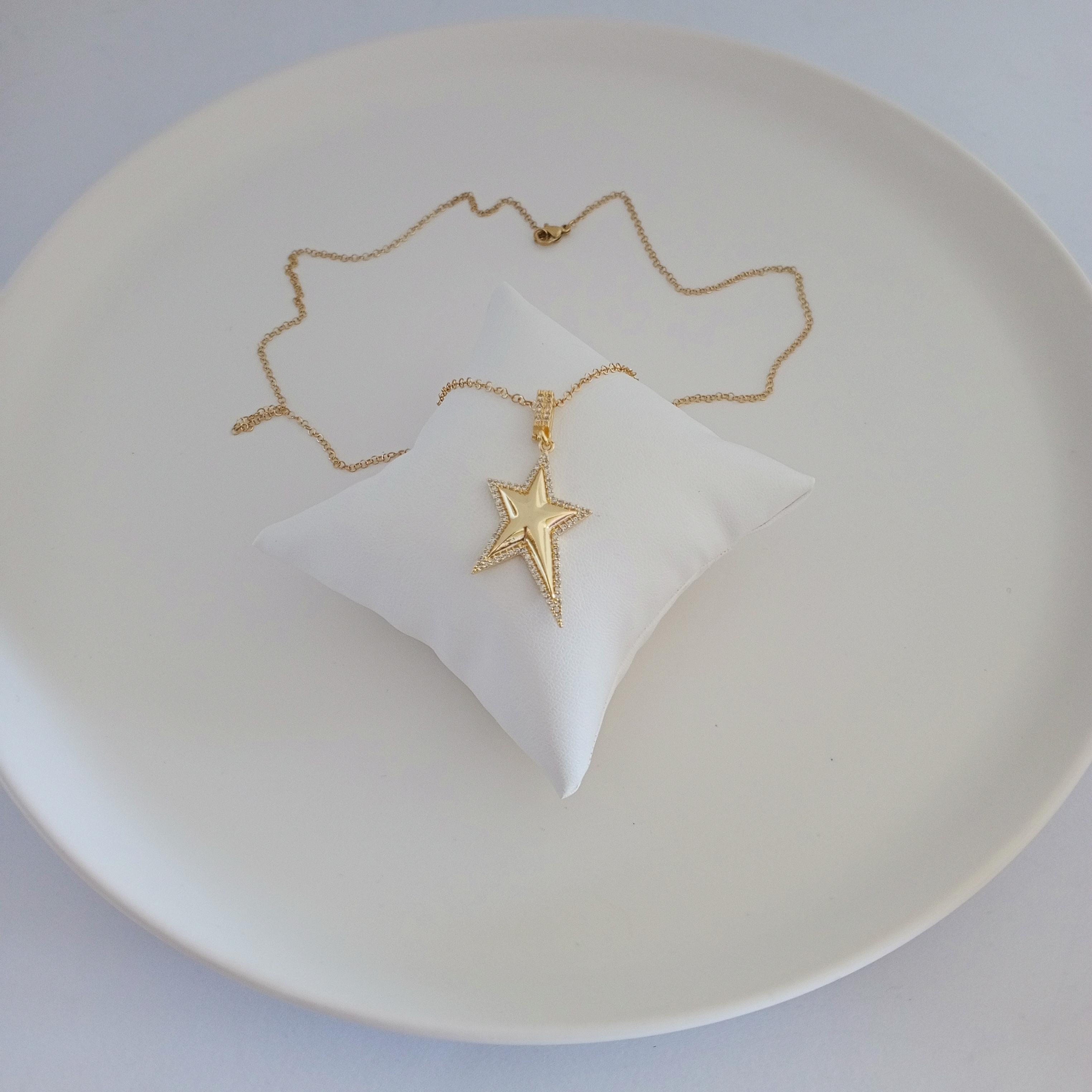 Gold Pirinç Zirkon Taşlı Yıldız Kolye 