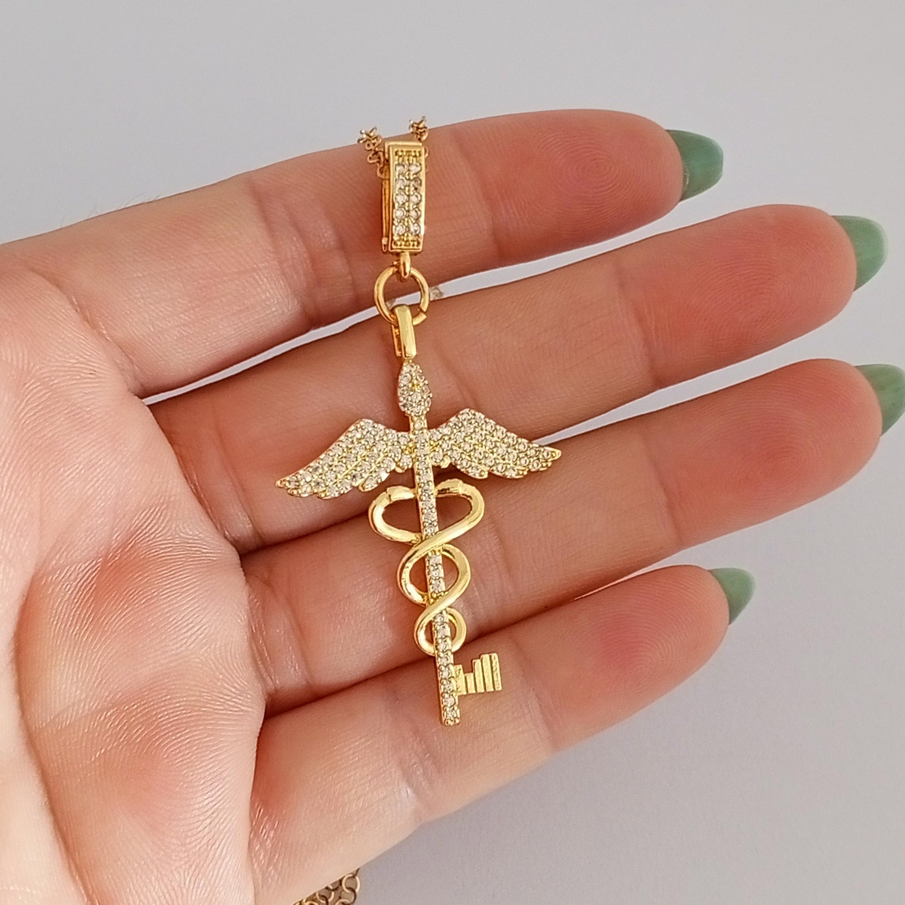 Sağlık ve Şifa Sembolü Kolye Gold Pirinç Zirkon Taşlı Kanatlı Anahtar Tasarım 