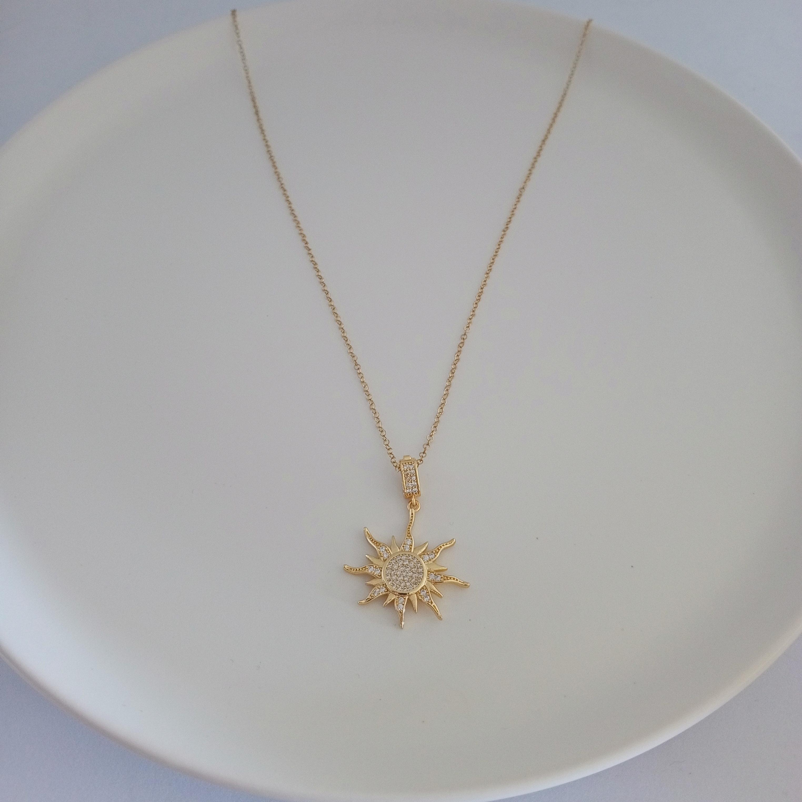 Gold Pirinç Zirkon Taşlı Güneş Kolye 