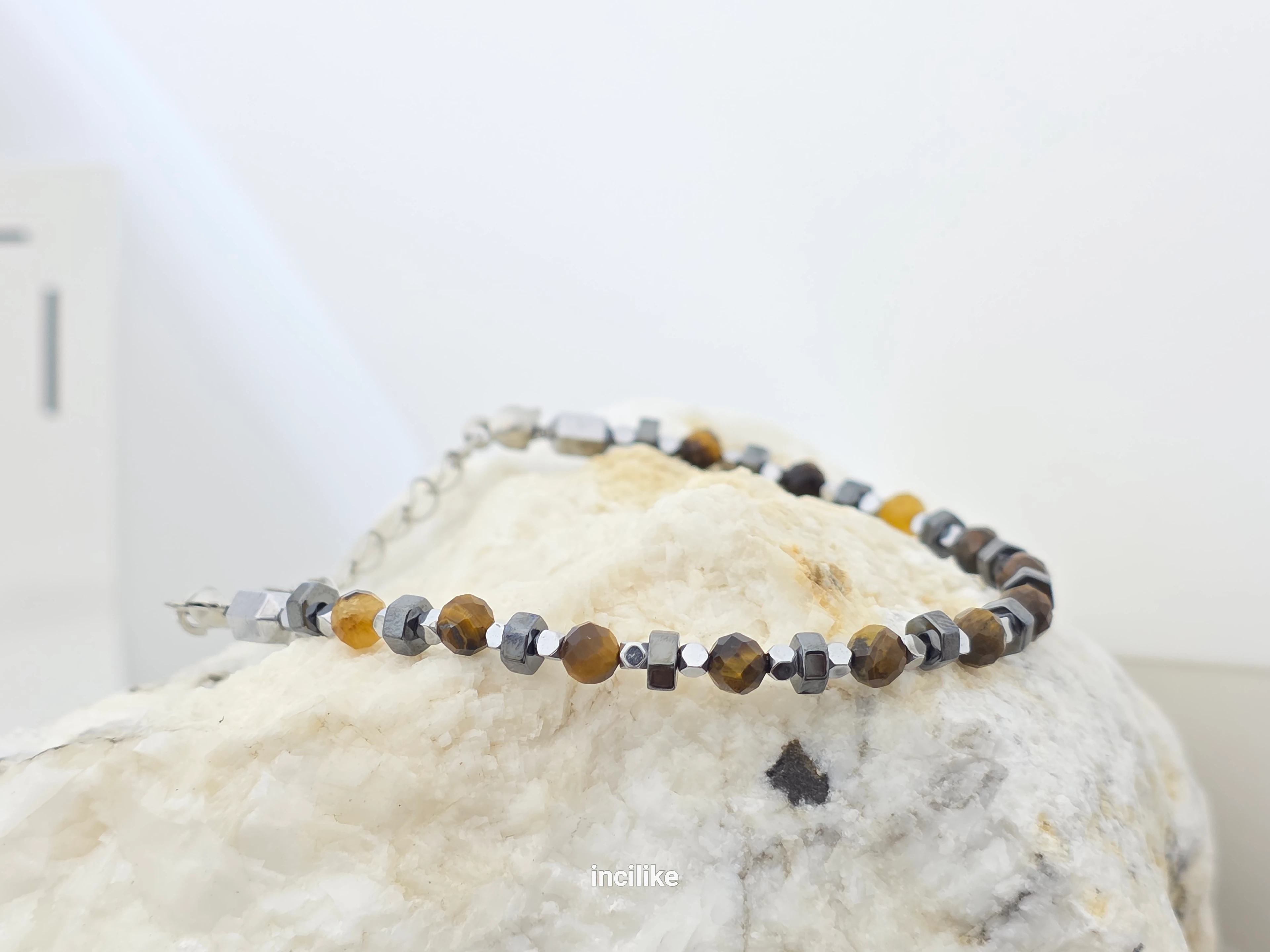 İncilike Kaplan Gözü Fasetli Küre Kesim,  ve Hematitli Erkek / Kadın Bileklik Çelik Aparatlı 