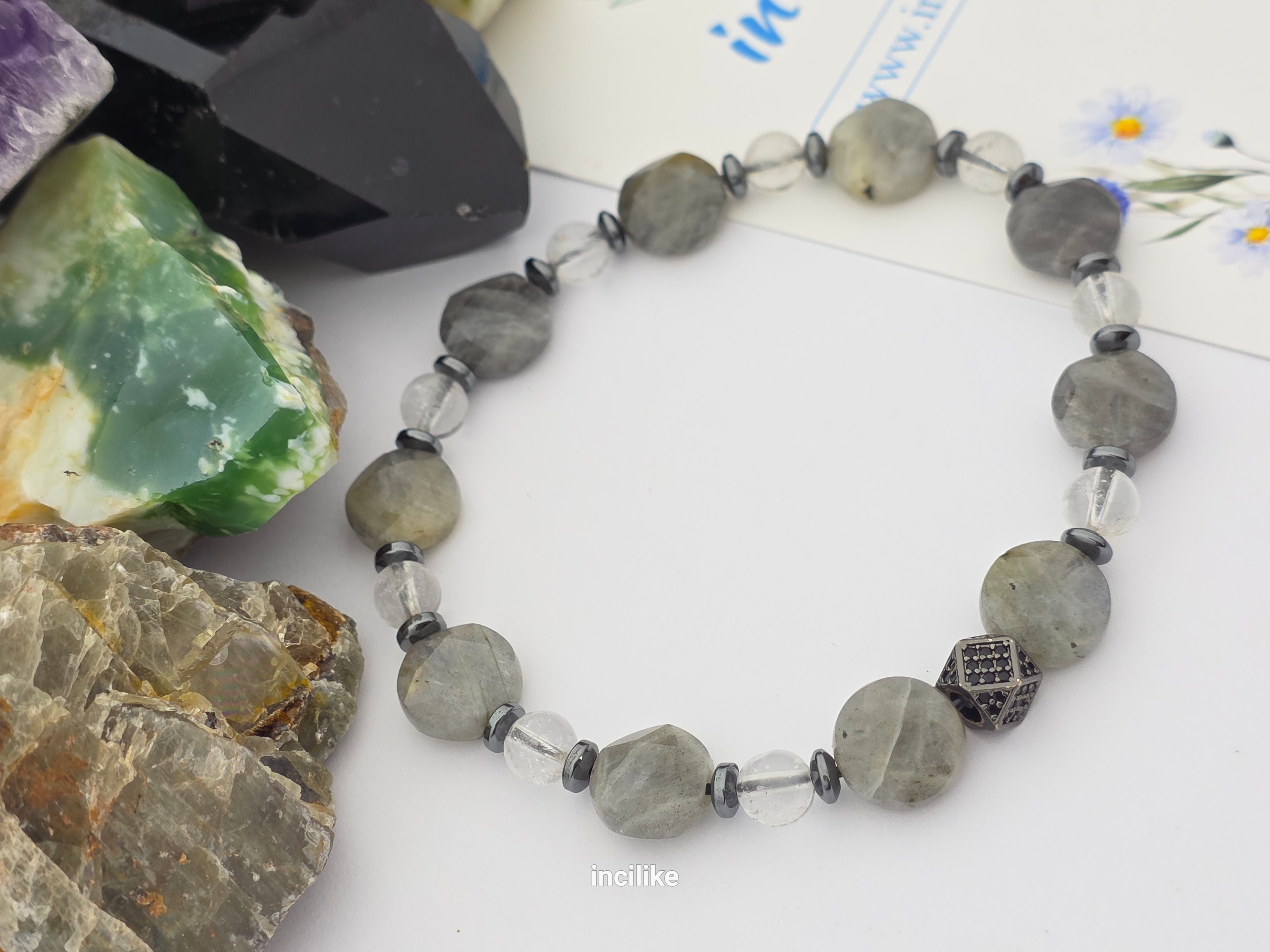 İncilike Labradorit ( Koruyucu Kalkan) Kristal Kuvars (6 mm)  ve Hematit Doğaltaşlı Pul kesim Kadın / Erkek Bileklik 