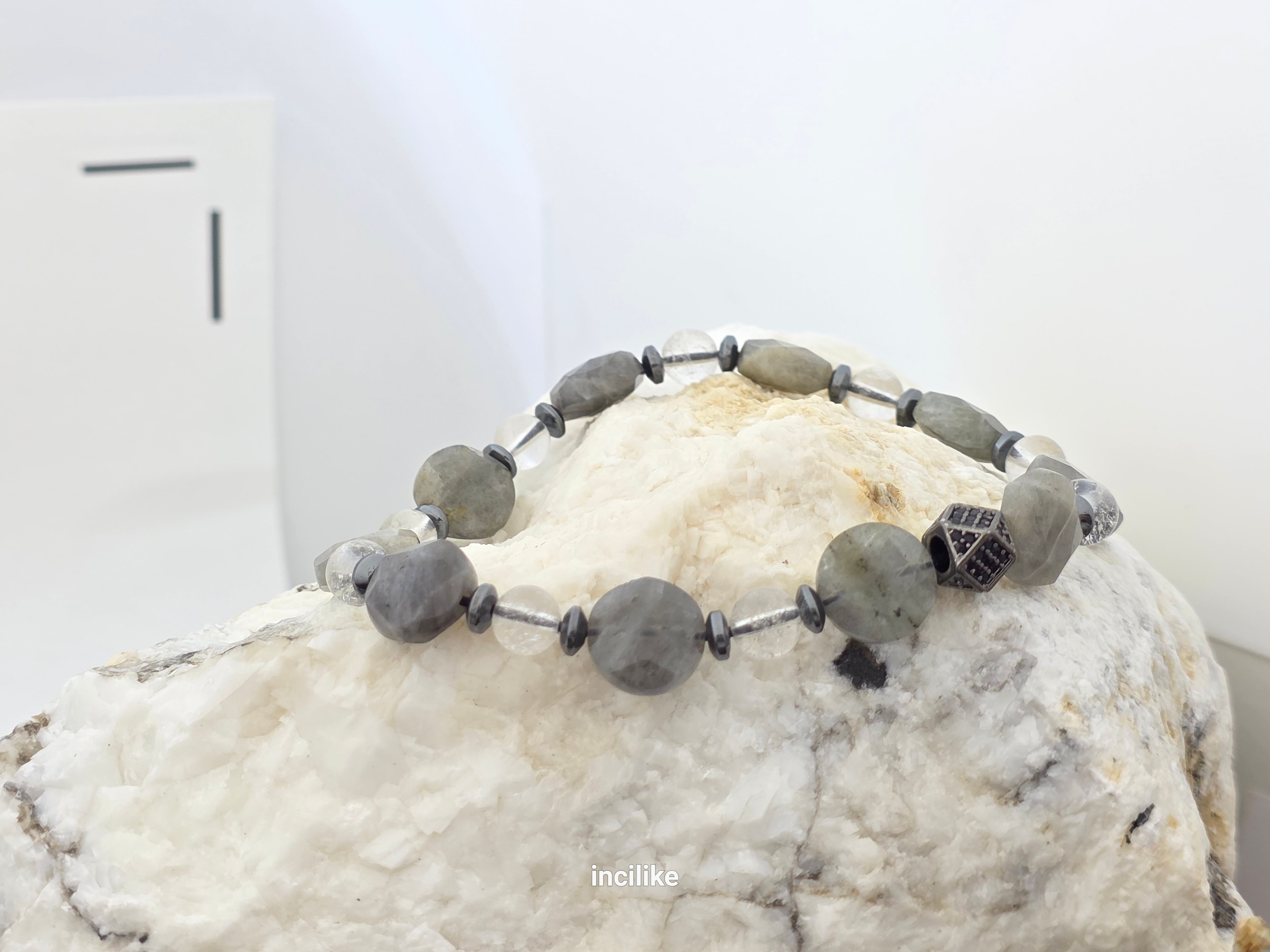 İncilike Labradorit ( Koruyucu Kalkan) Kristal Kuvars (6 mm)  ve Hematit Doğaltaşlı Pul kesim Kadın / Erkek Bileklik 