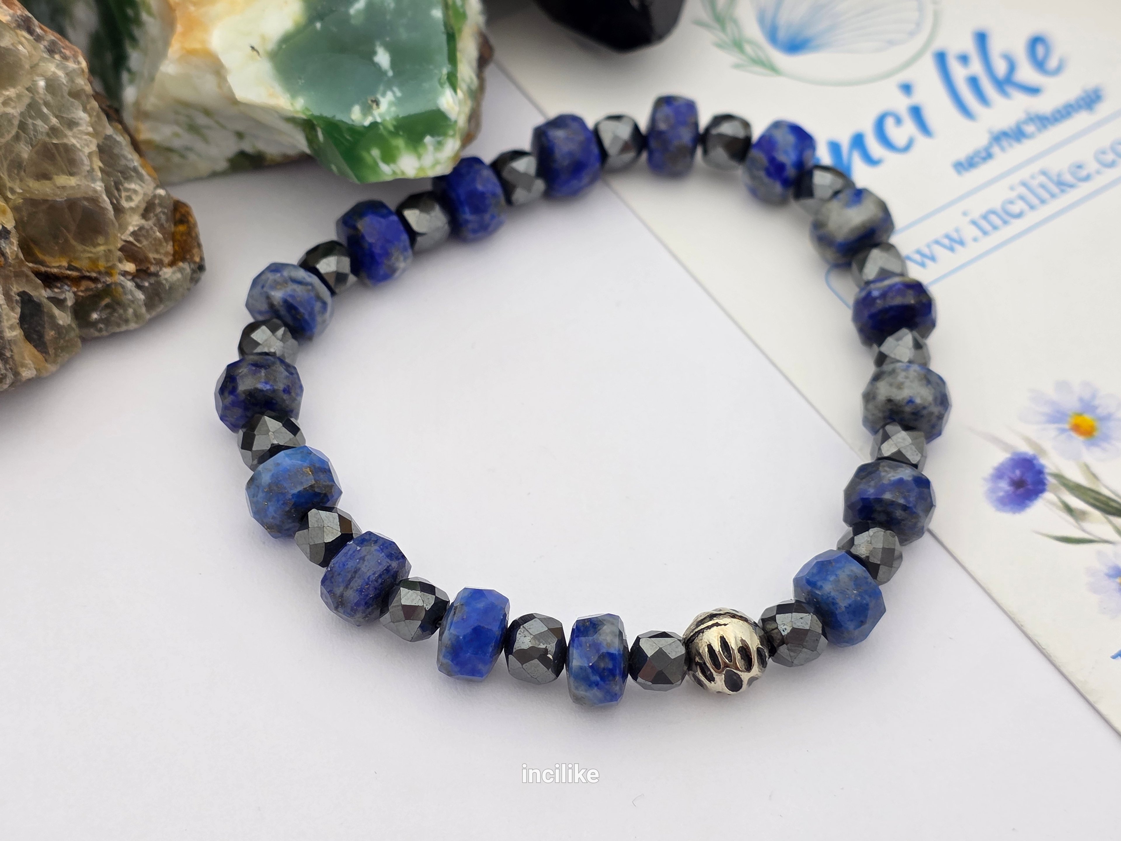 İncilike Mavisi Lapis Lazuli Doğaltaş Erkek / Kadın Bileklik Küp kesim Hematitli Fasetli Kesim 8 mm 
