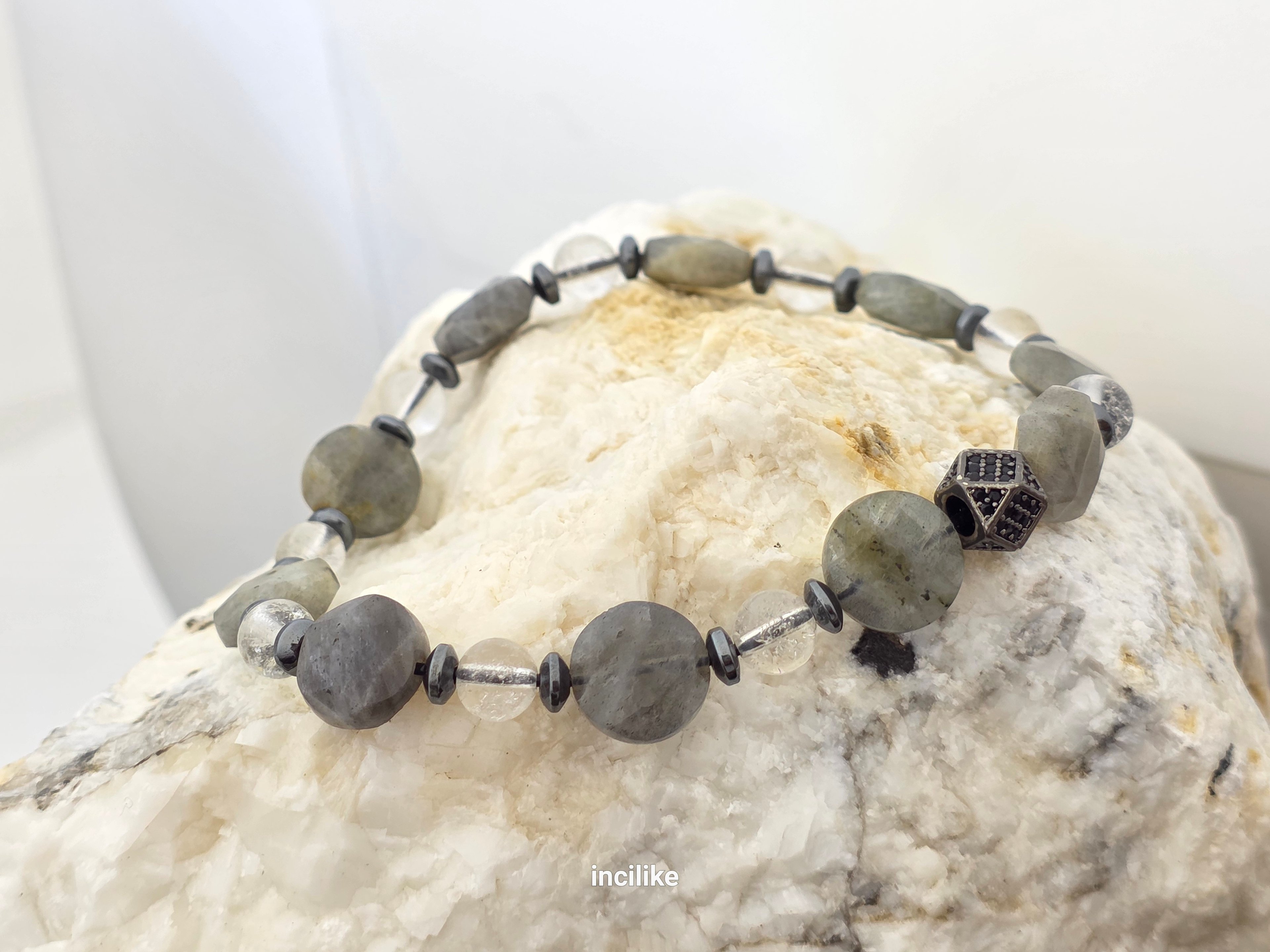 İncilike Labradorit ( Koruyucu Kalkan) Kristal Kuvars (6 mm)  ve Hematit Doğaltaşlı Pul kesim Kadın / Erkek Bileklik 