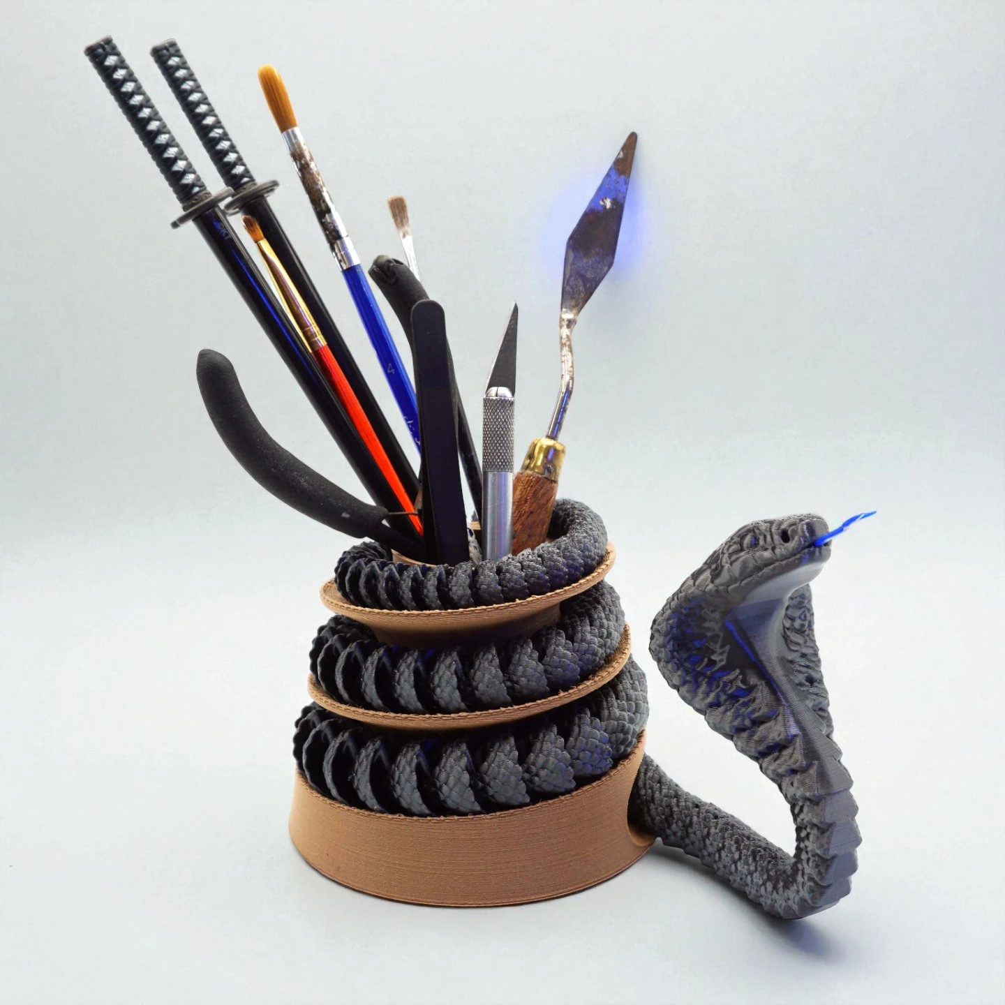 Yılan Figürlü Kalemlik