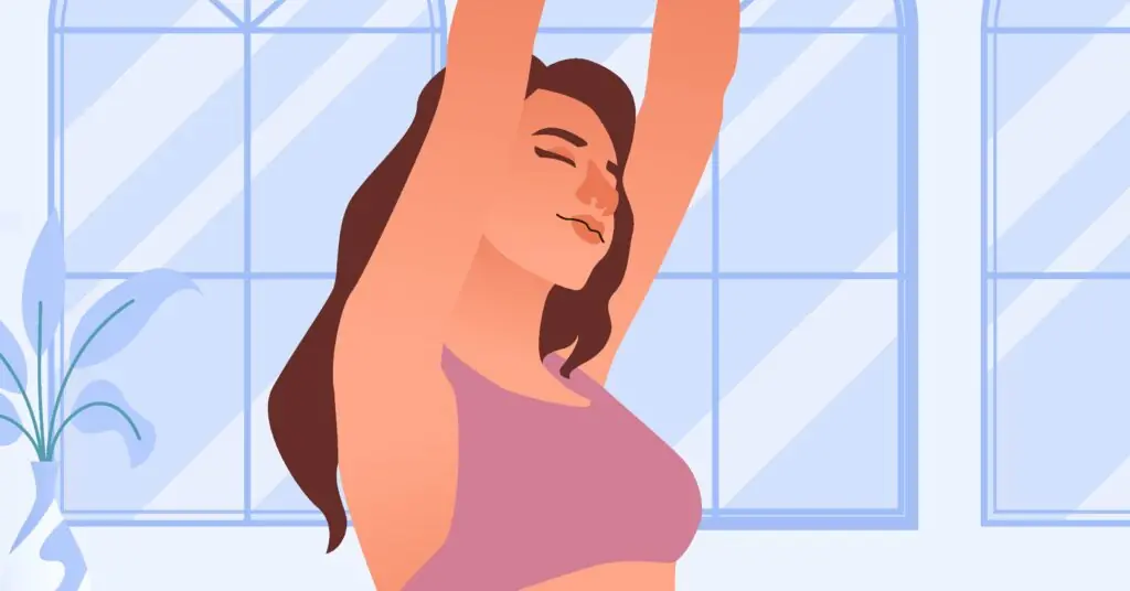 Sabah neşeyle uyanıp gerinen ve bekar hayatın özgürlüğünü hisseden mutlu kadın.