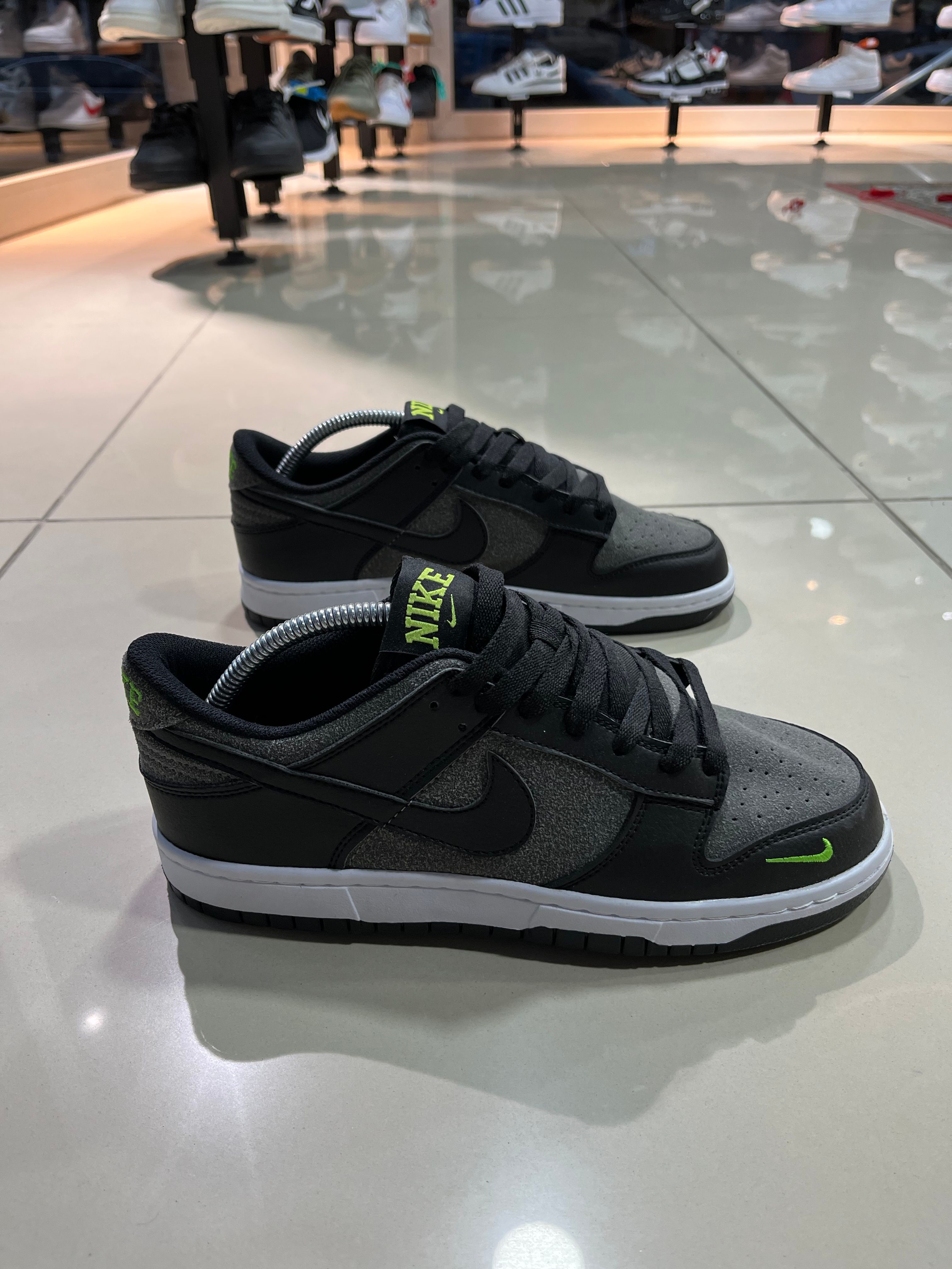 Nike Dunk Low Siyah Yeşil Detay