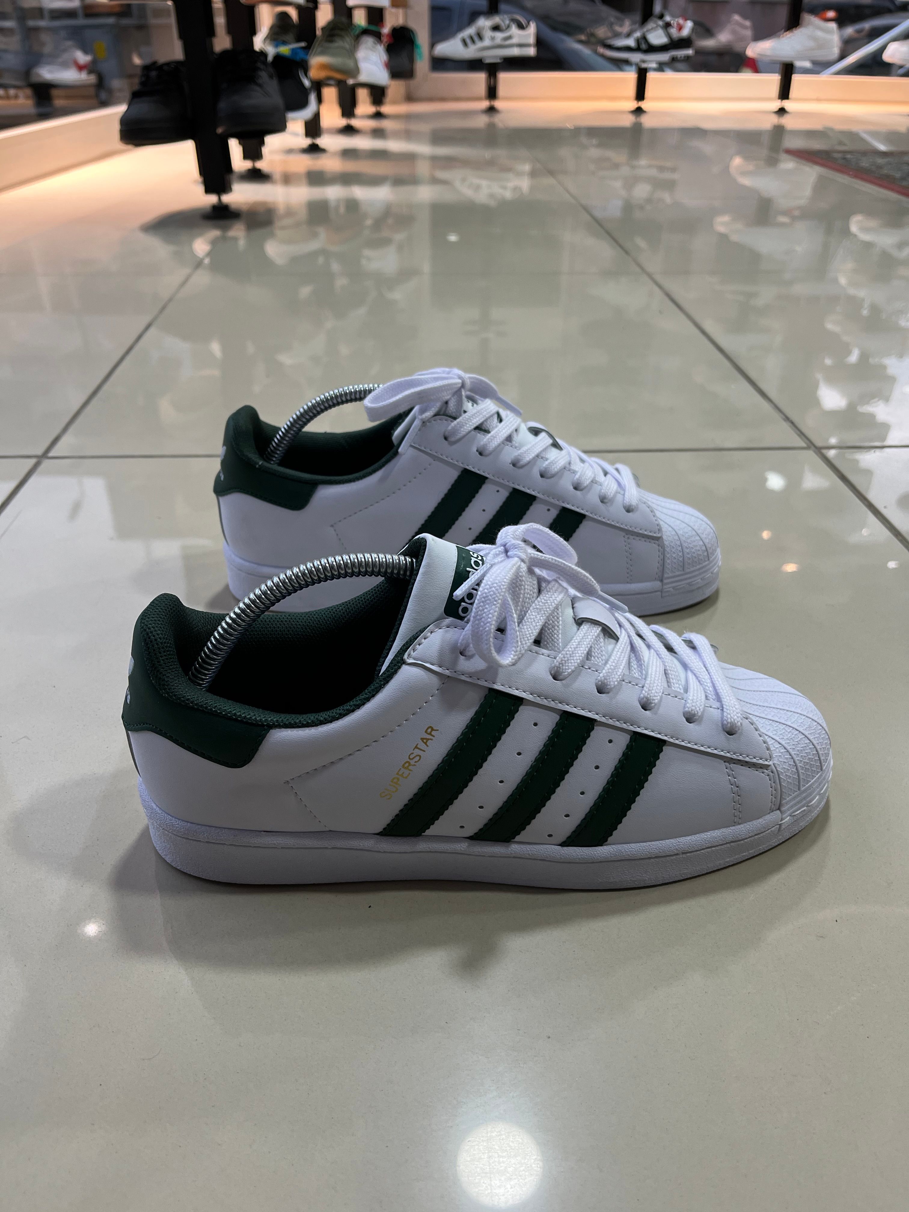 Adidas Superstar