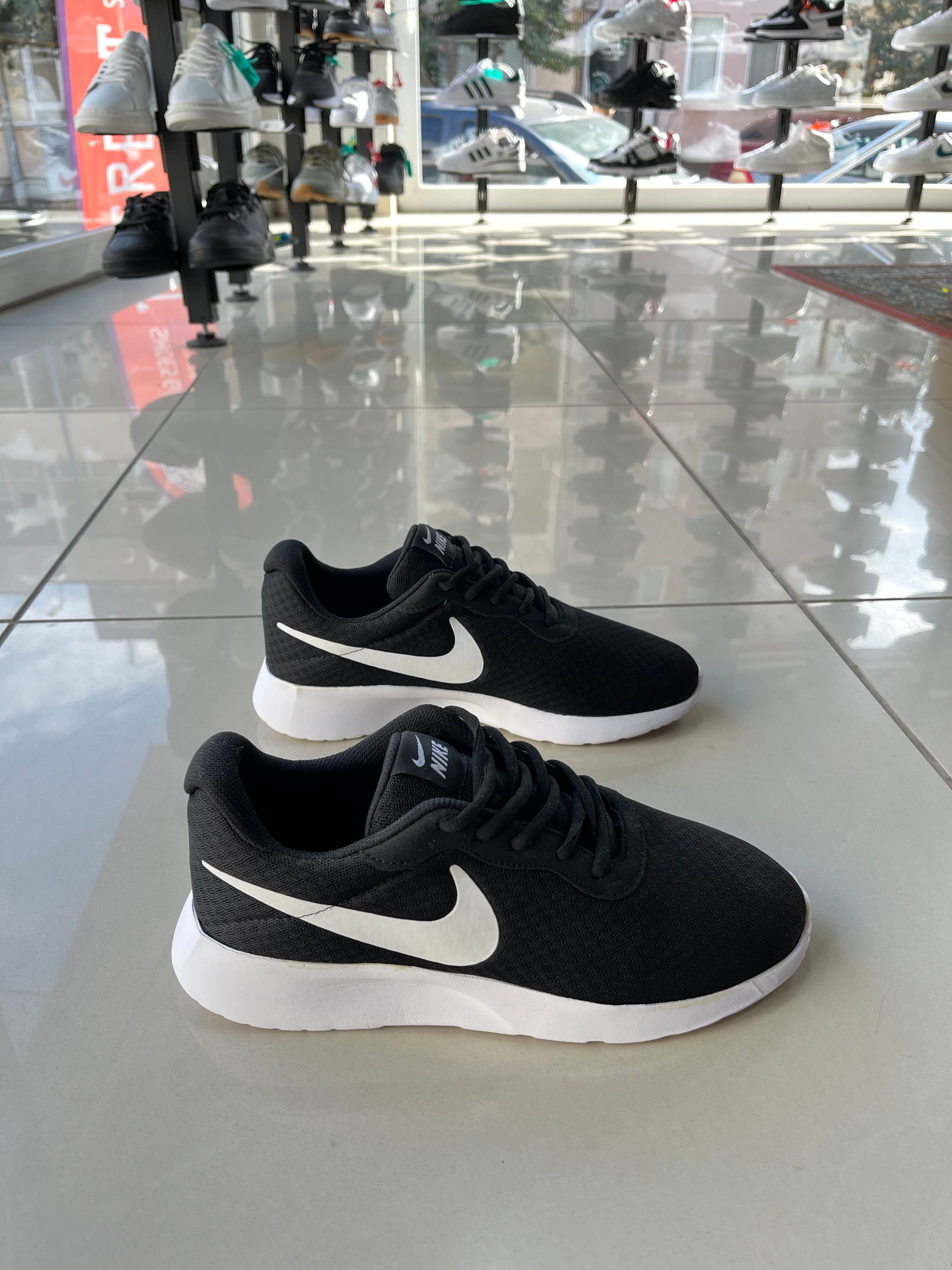 Nike Tanjun Siyah/Beyaz