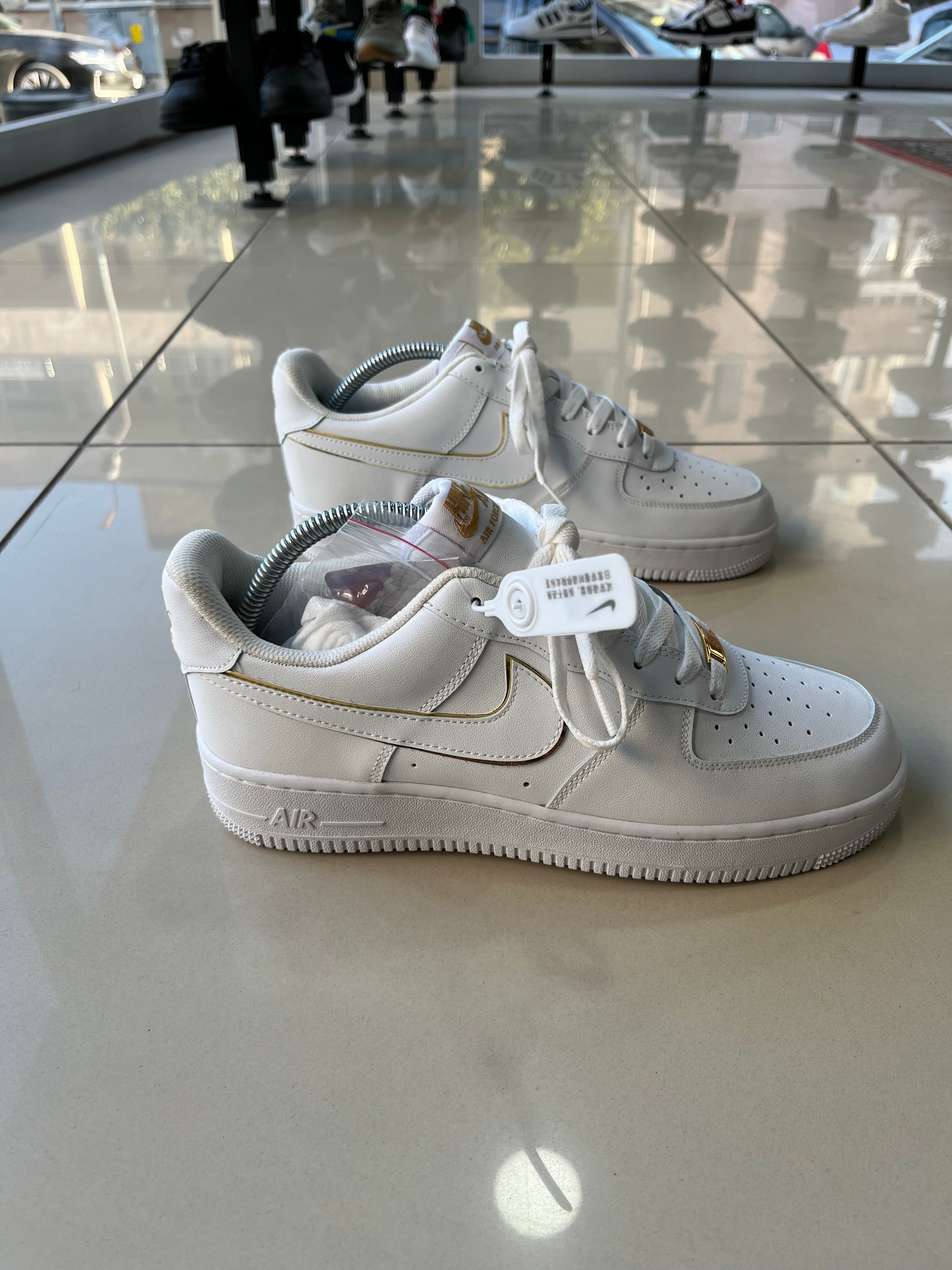 Nike Air Force 1 Whit/ Gold