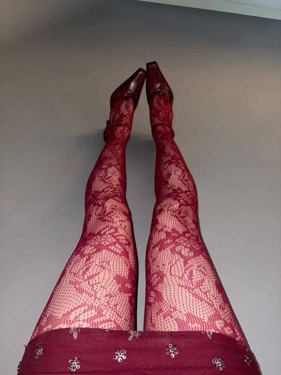 Bordo Çiçek Desenli File Külotlu Çorap