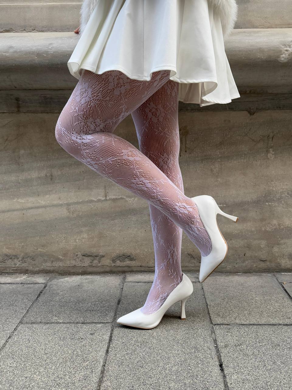 Beyaz Çiçek Desenli File Külotlu Çorap