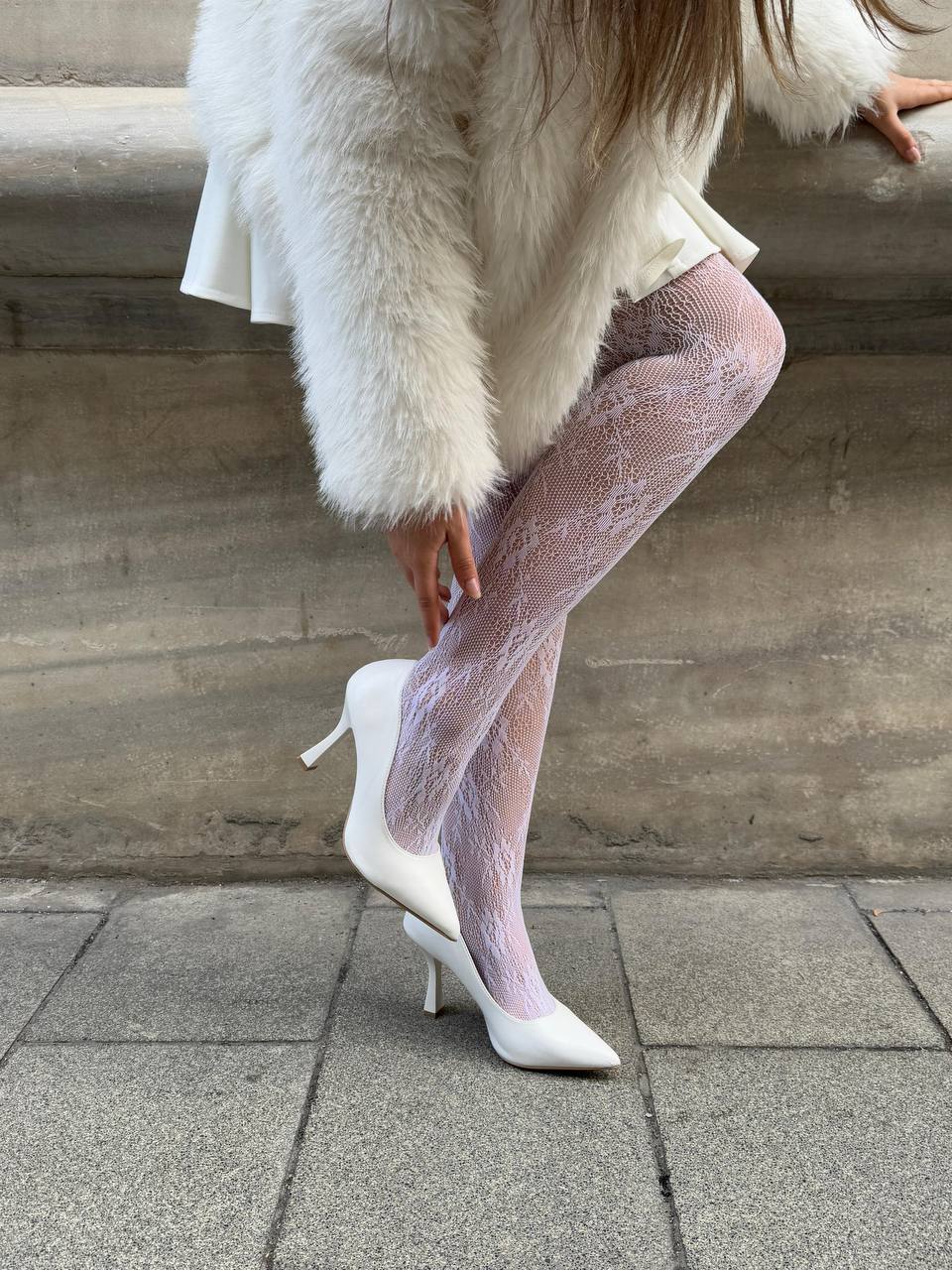 Beyaz Çiçek Desenli File Külotlu Çorap