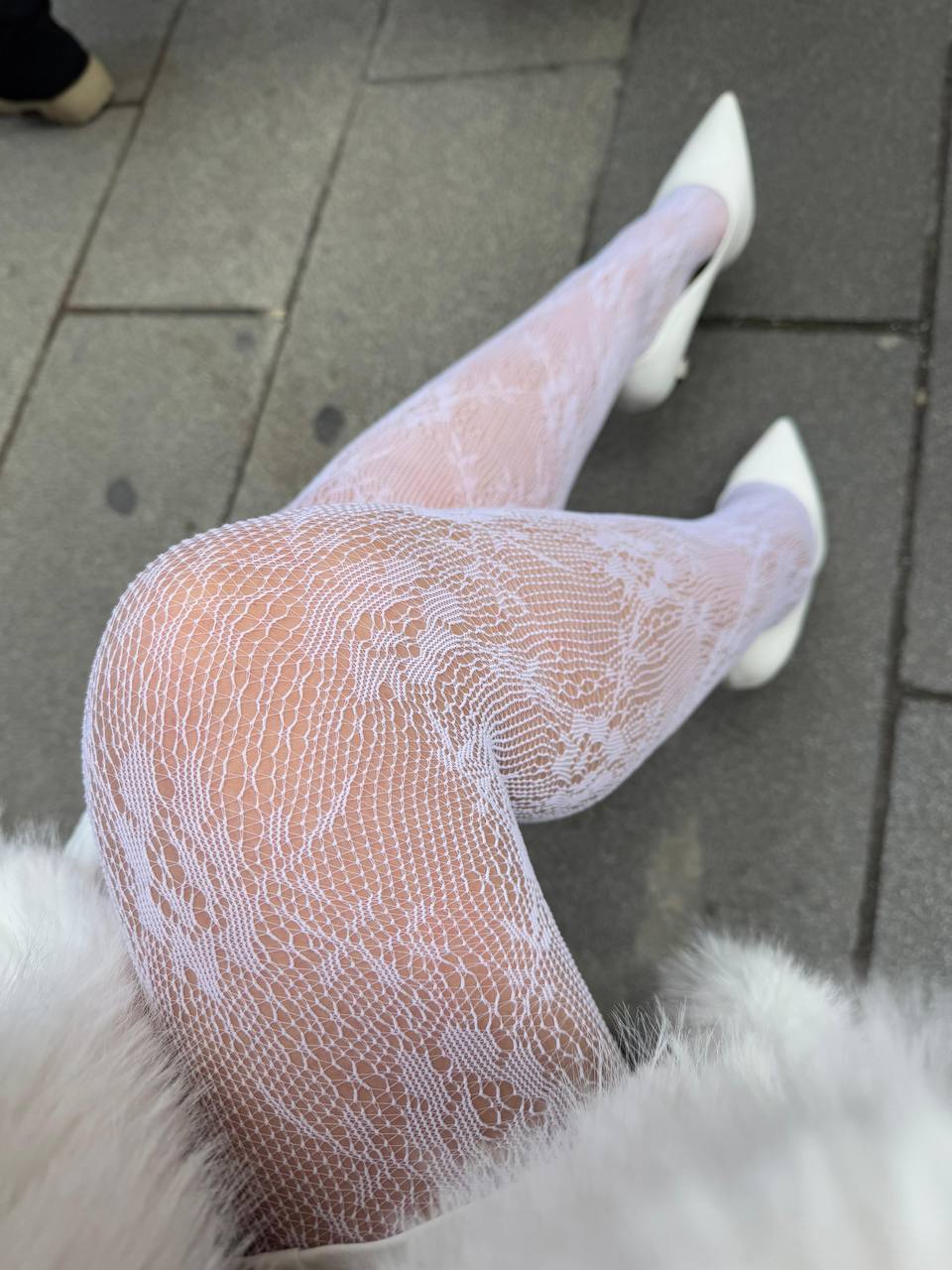 Beyaz Çiçek Desenli File Külotlu Çorap