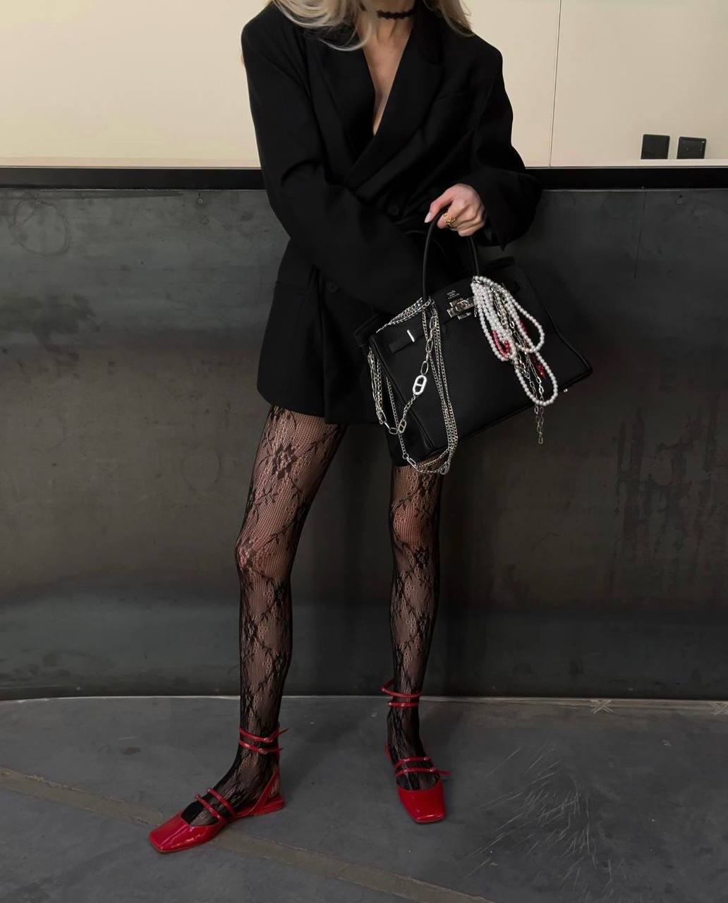 Siyah Çiçek Desenli File Külotlu Çorap