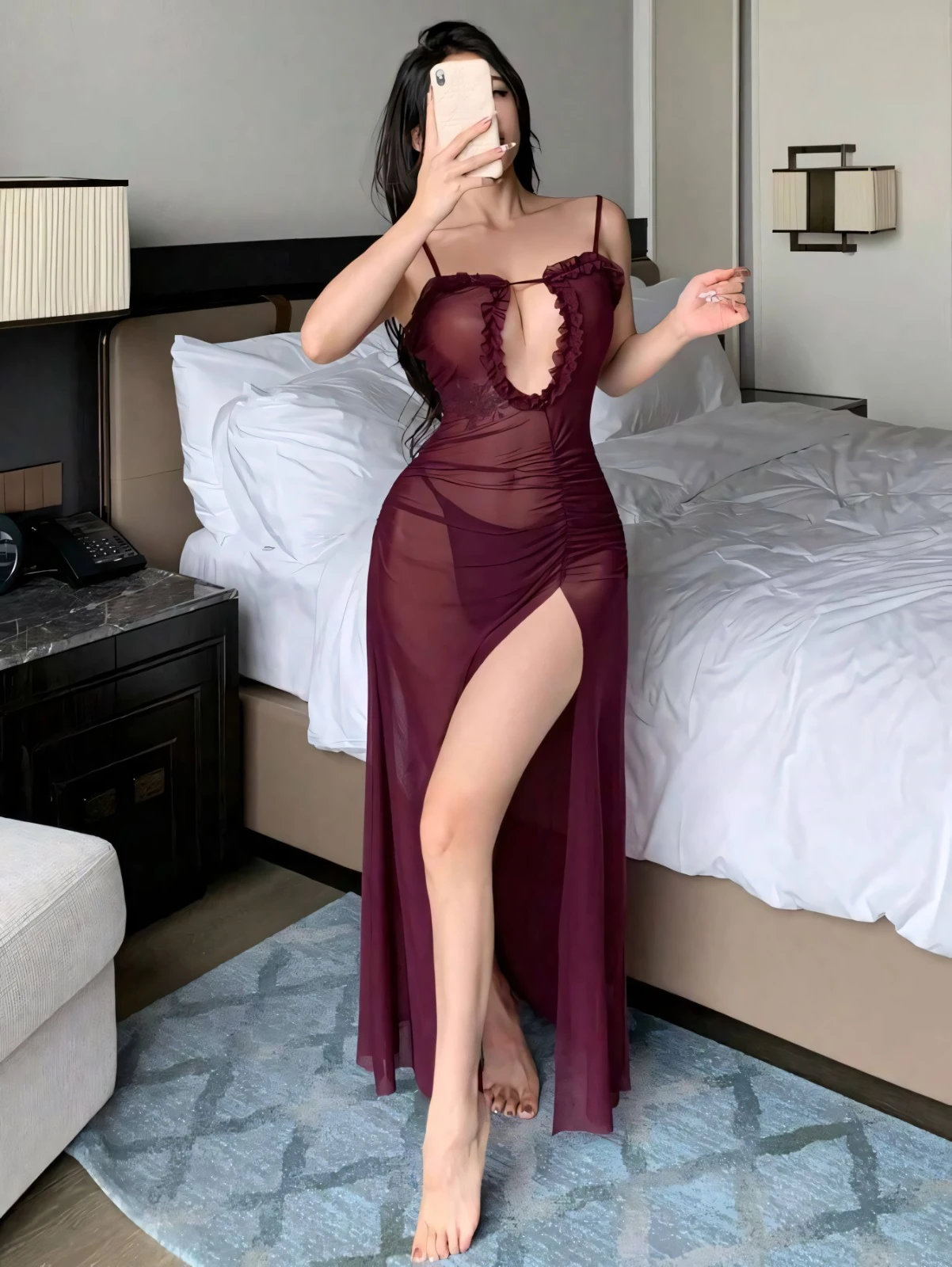 Bordo Derin Dekolteli Derin Bacak Yırtmaçlı Tangalı Gecelik