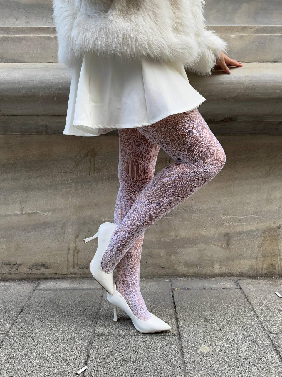 Beyaz Çiçek Desenli File Külotlu Çorap