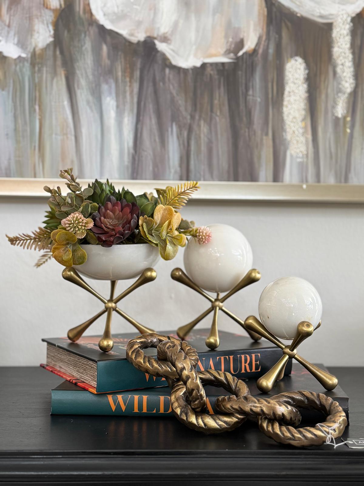 Eskitme Molekül Ayaklı Mermer Kasede Sukulent Çiçek Aranjmanı