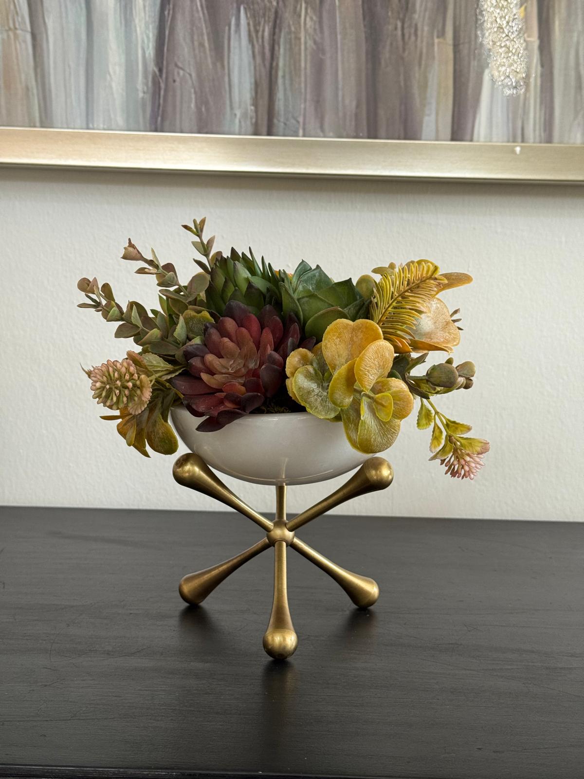 Eskitme Molekül Ayaklı Mermer Kasede Sukulent Çiçek Aranjmanı