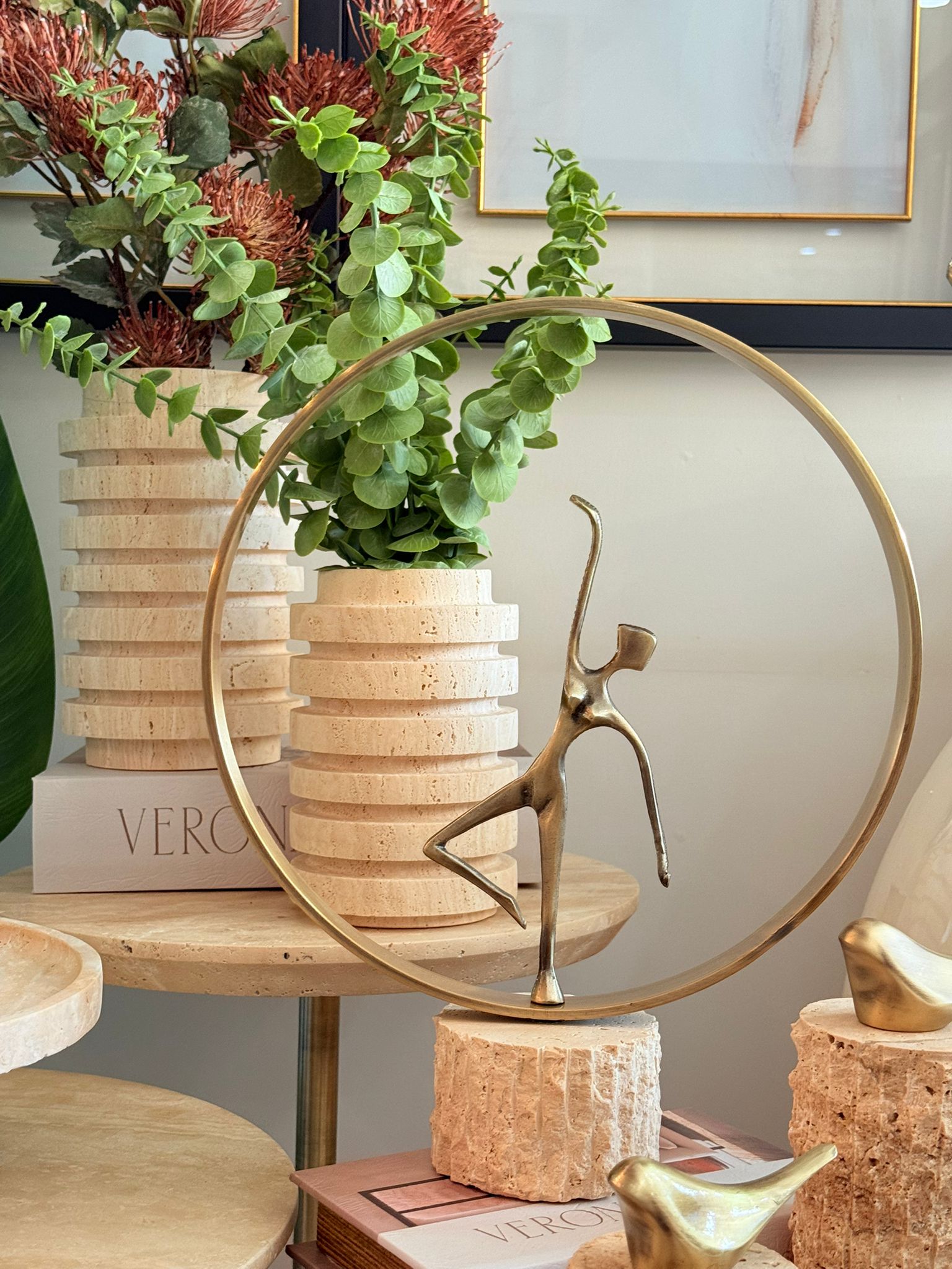 Traverten Halka İçinde Balerin Dekoratif Obje