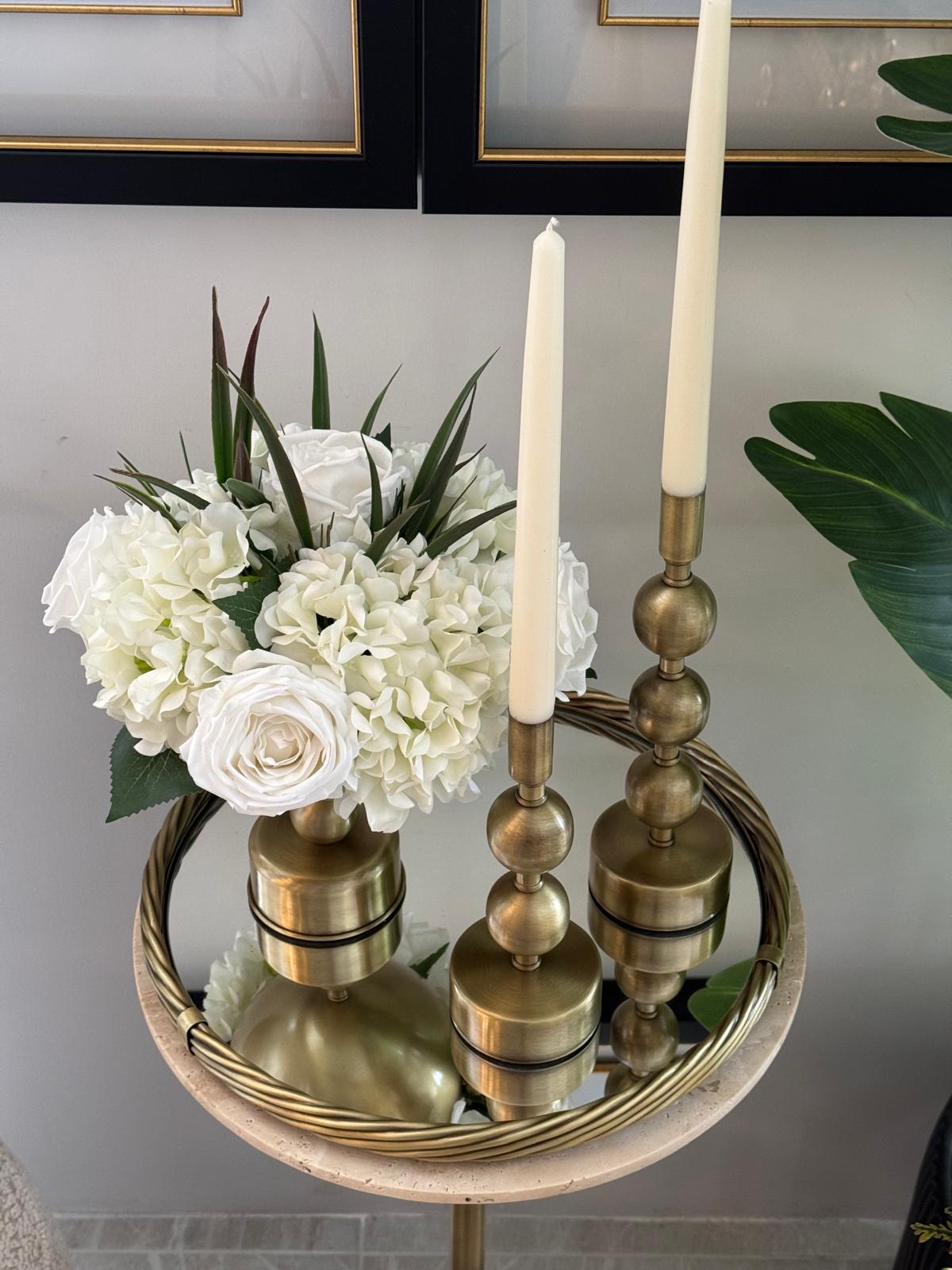 Eskitme Top Detaylı Ayaklı Vazoda Çiçek Aranjmanı 